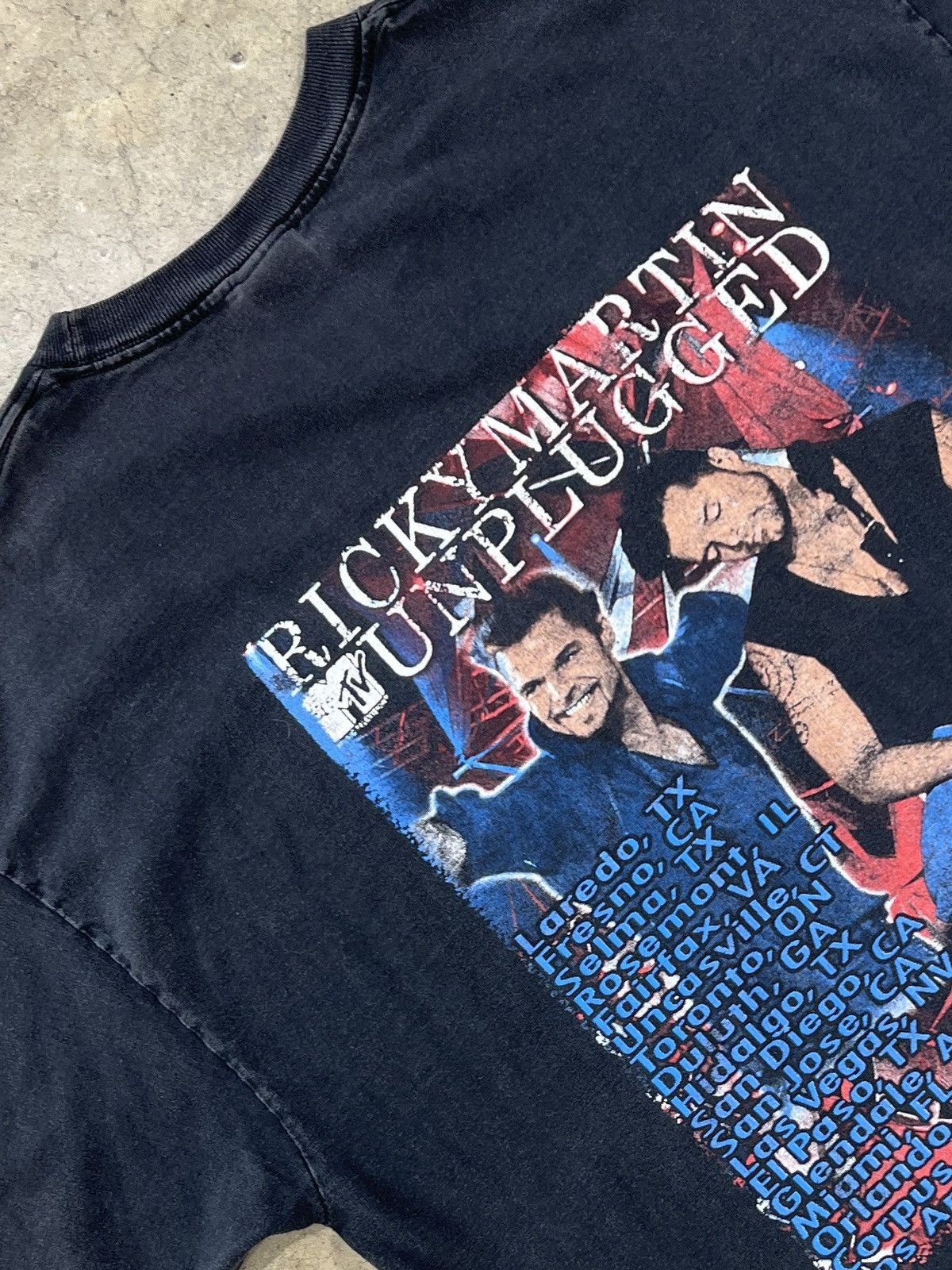 Band Tees Vintage 2007 Ricky Martin Black and White Tour Tee XL Size US XL / EU 56 / 4 - 1 Thumbnail