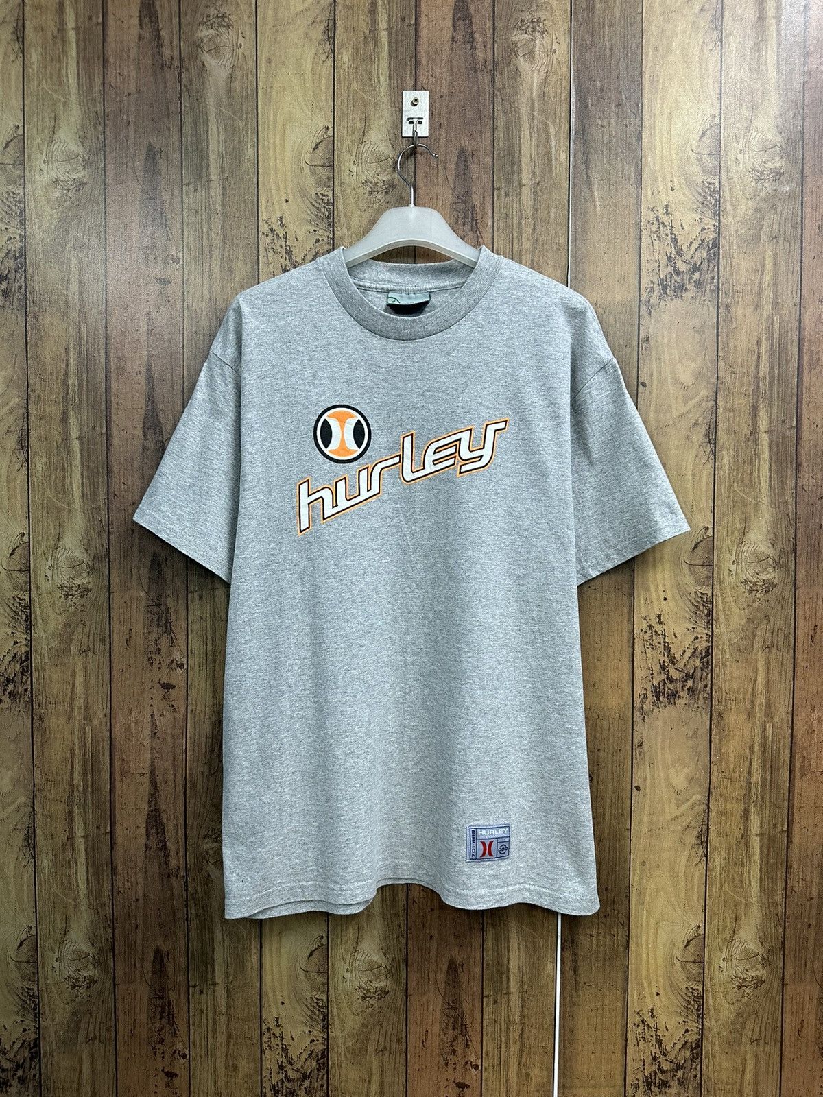 Hurley Vintage Surfboard Hurley Made In Usa Center Logo TShirt A532 Size US L / EU 52-54 / 3 - 1 Thumbnail