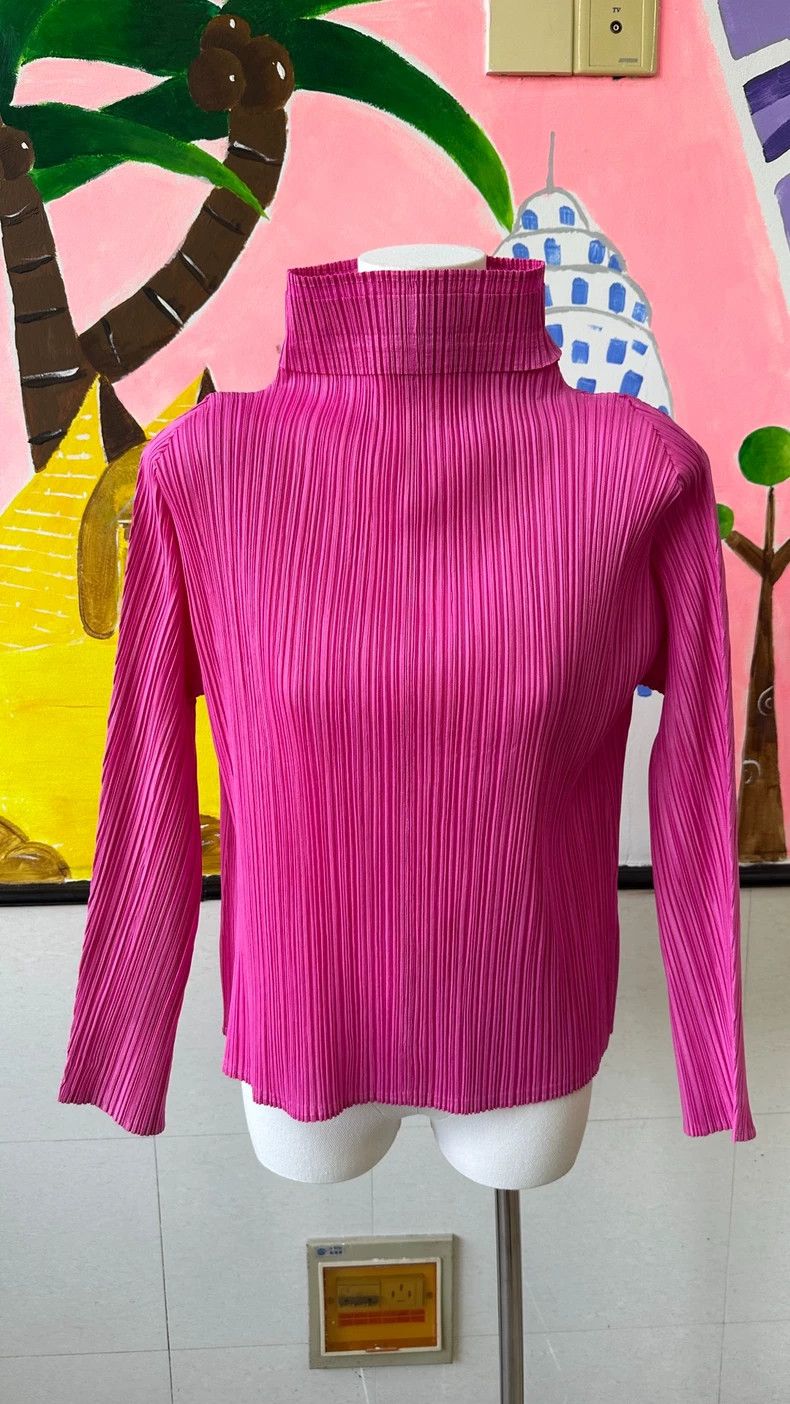 Issey Miyake Rose pink pleated semi-high neck long-sleeved