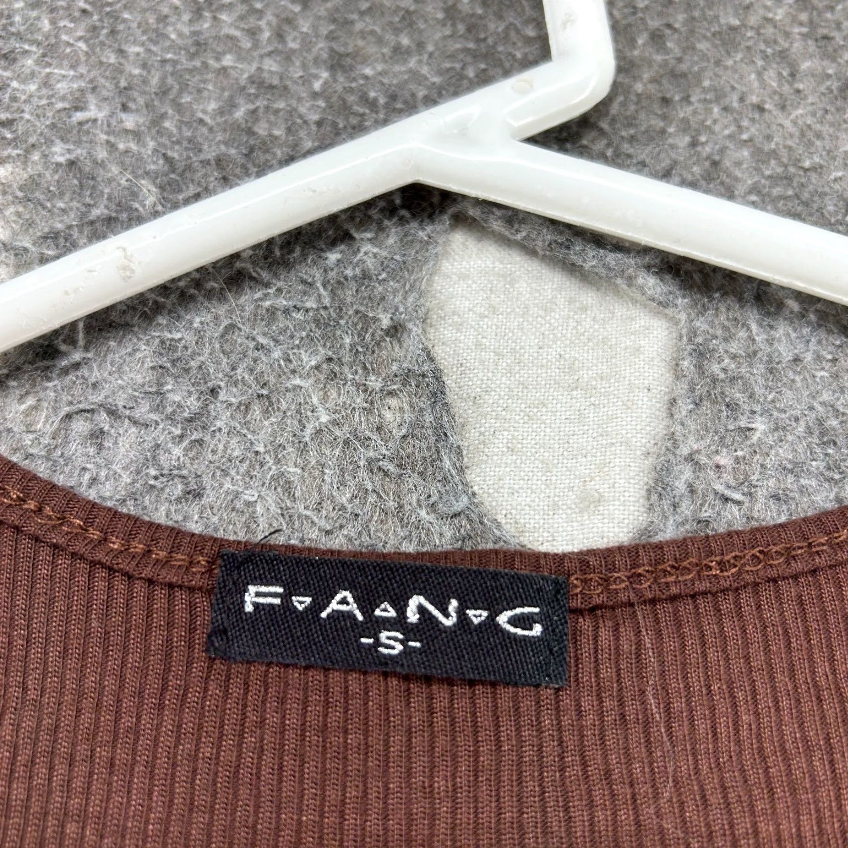 Vintage VINTAGE Fang Tank Women S Brown Sequin Ribbed Cotton Sleeveless Top, Basic Casual, Y2K, Movie Theme, Reflective Accents Size S / US 4 / IT 40 - 2 Thumbnail