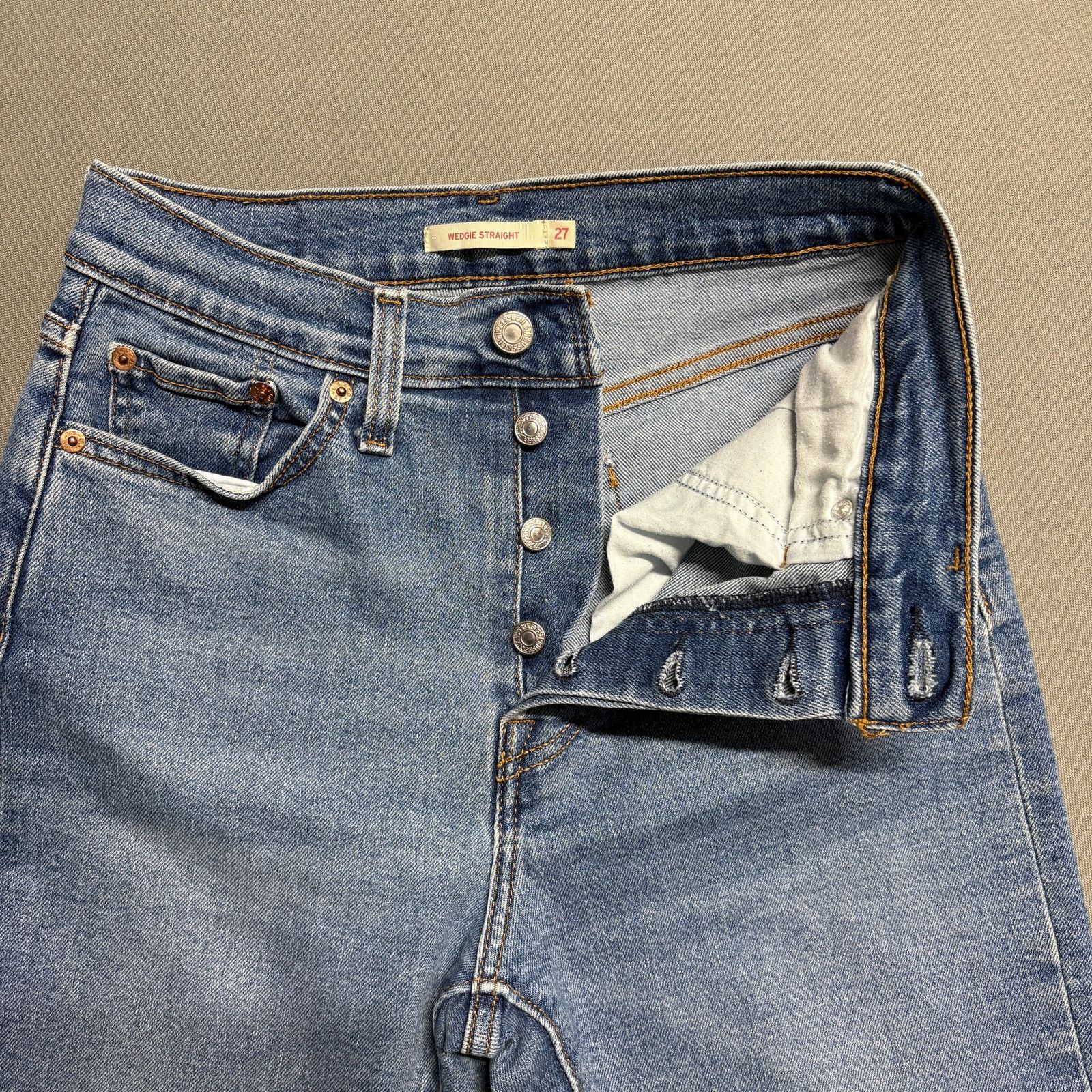 Levi's Levi’s Wedgie Straight Jeans Size 27 Medium Wash Button Fly Size 27" / US 4 / IT 40 - 5 Thumbnail