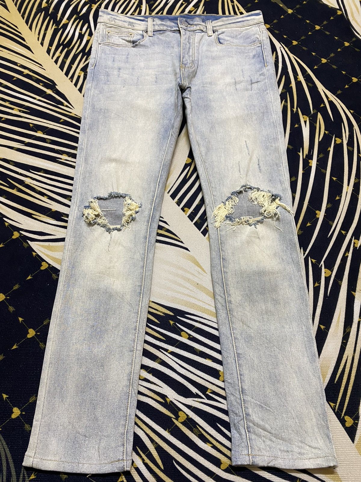 MNML Vintage Japanese Brand Faded Wash Distressed Slim Fit Jeans Size US 33 - 1 Thumbnail