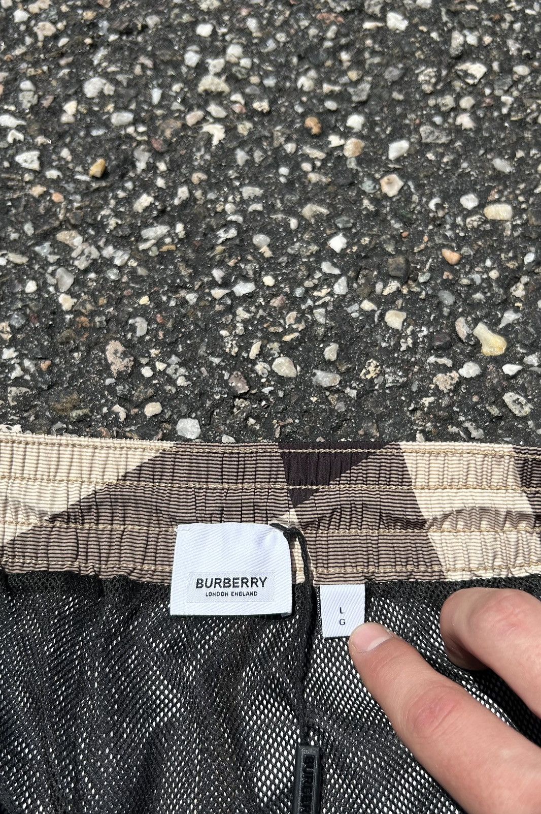 Burberry Burberry Check Swim Shorts Size US 34 / EU 50 - 7 Thumbnail