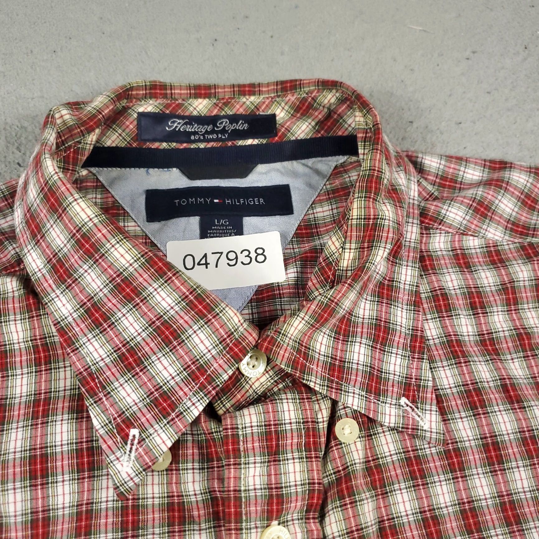 Tommy Hilfiger Tommy Hilfiger Red Plaid Button-Up Shirt Mens Large Long Sleeve Casual Size US L / EU 52-54 / 3 - 3 Thumbnail