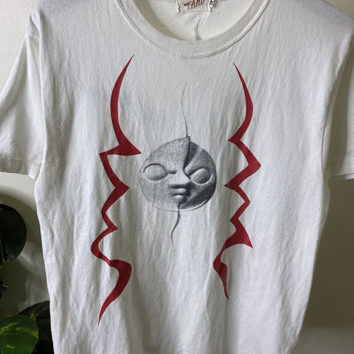 Vintage 1990s TARO OKAMOTO Tower of The Sun Art Sculpture T Shirt Size US M / EU 48-50 / 2 - 2 Thumbnail