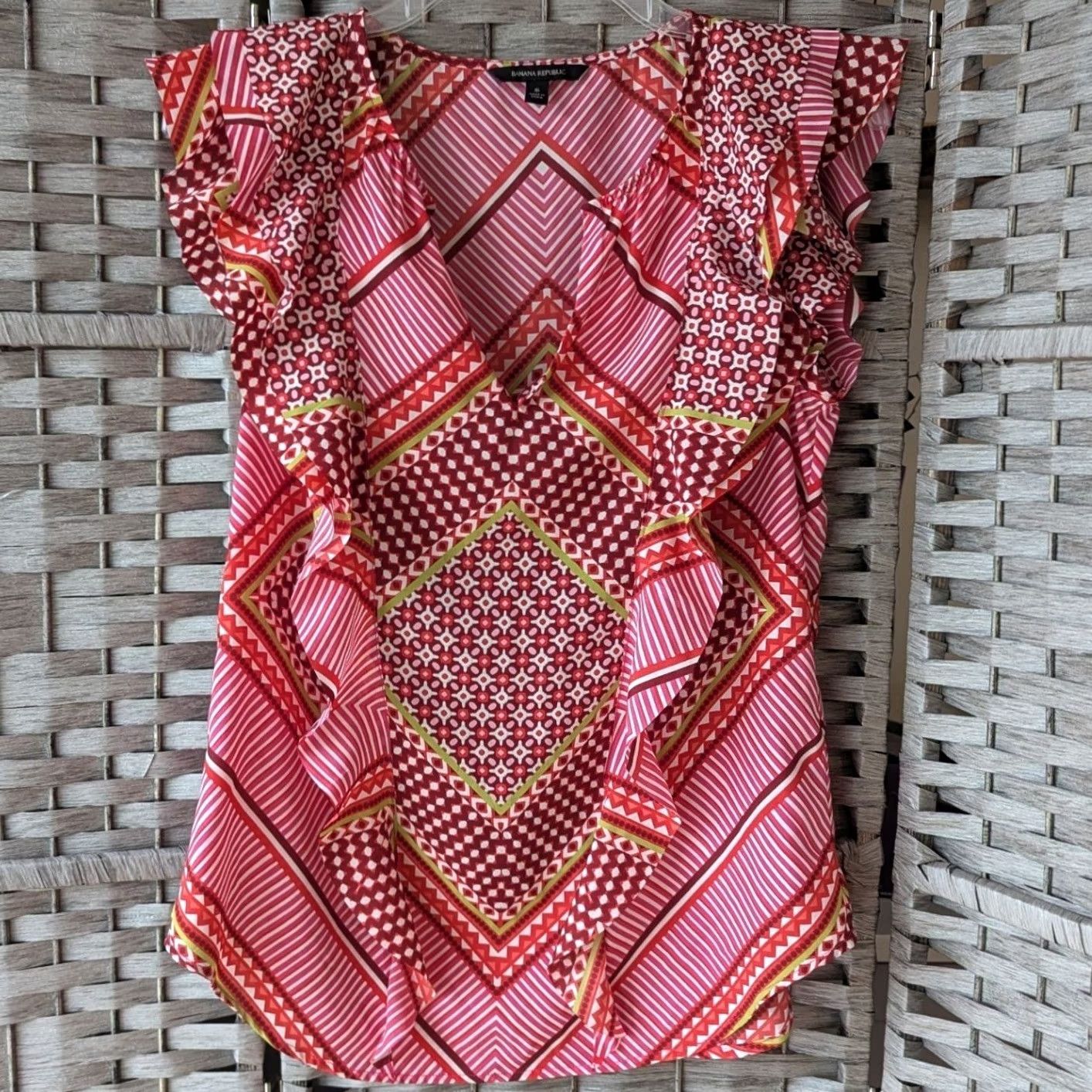 Banana Republic Banana Republic Blouse Top V-Neck Sleeveless Geometric Ruffle Multicolor Red Pink Sz S Womens Size S / US 4 / IT 40 - 2 Thumbnail