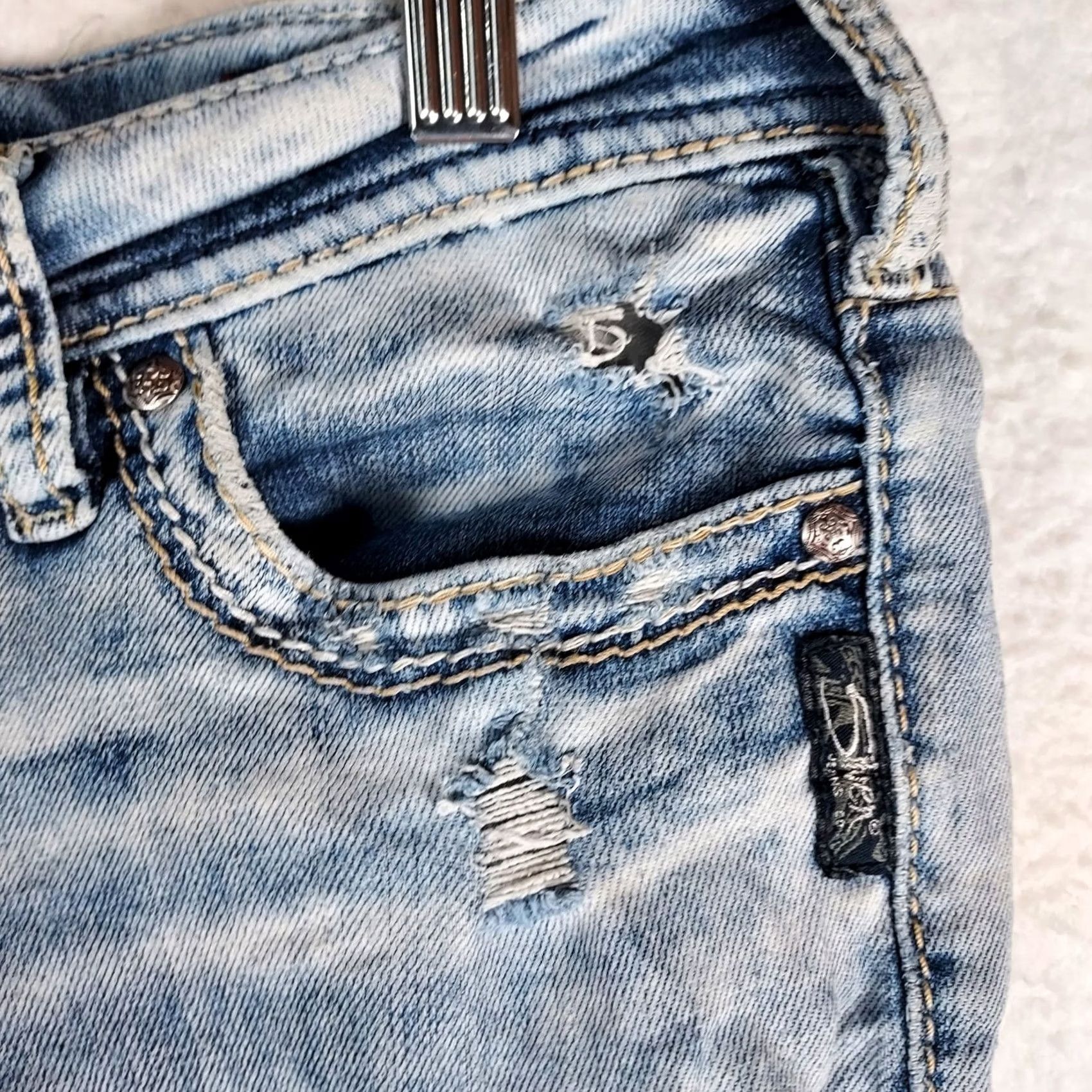 Silver Jeans Co. Silver Jeans Co Women’s Tuesday Low Boot Stretch Denim Jeans Light Wash 29 Blue Bootscut Regular Pocket 5-Pocket Zippered Jeans Mens? Womens Size 29" - 5 Thumbnail