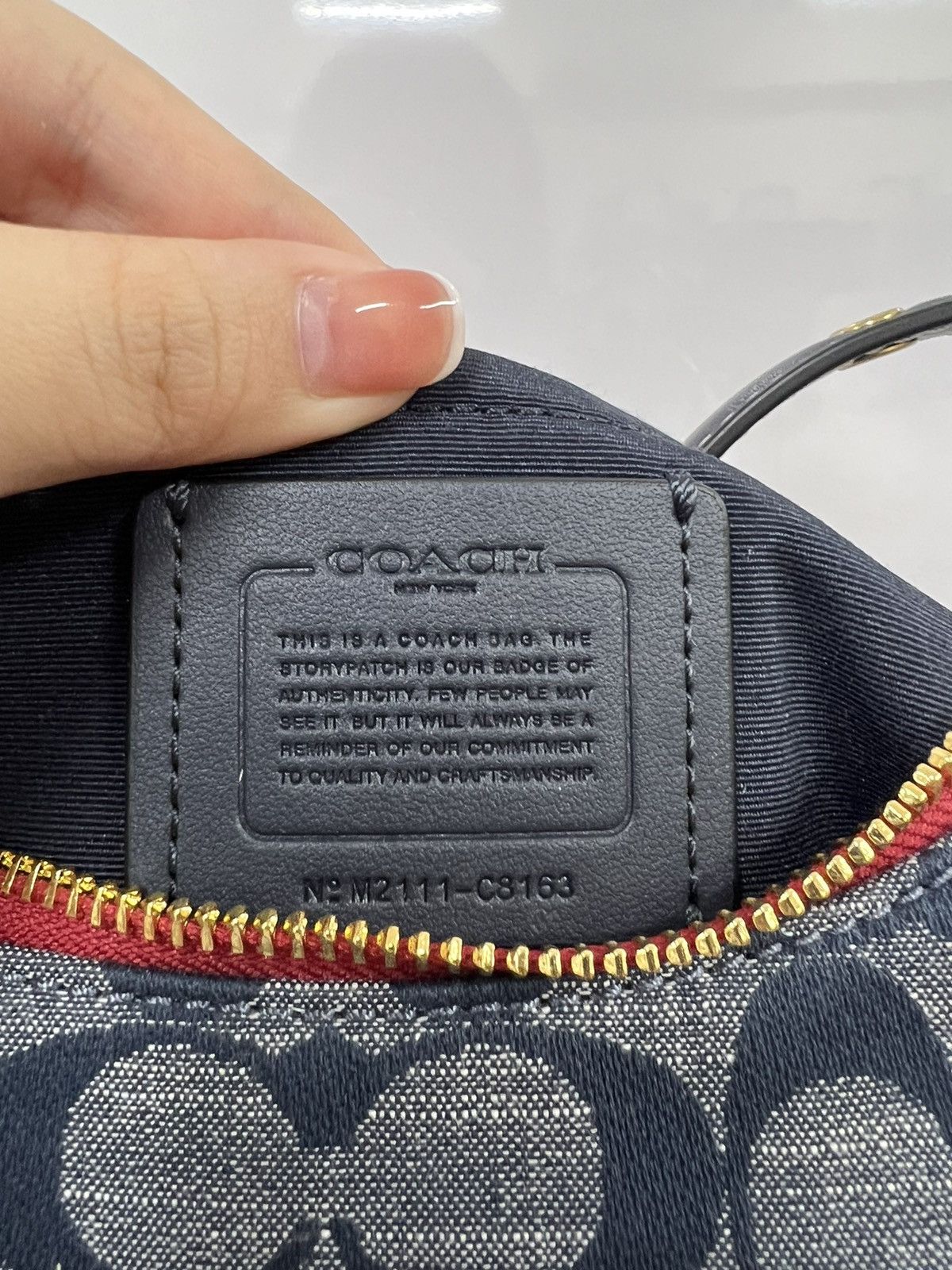 Coach INSTOCK Coach Kleo Hobo In Signature Chambray C8163 Size ONE SIZE - 5 Thumbnail