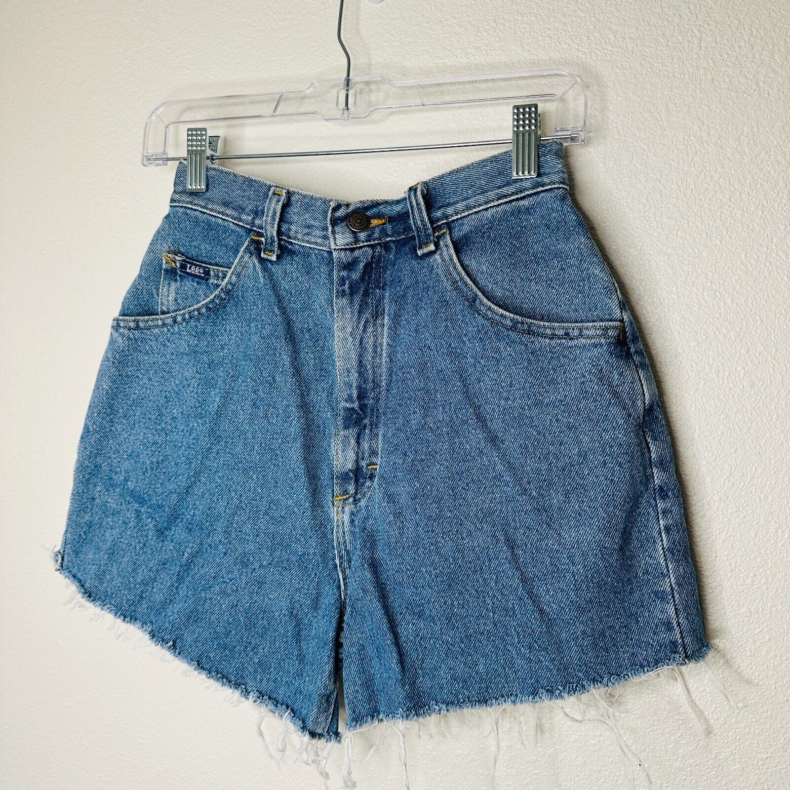 Lee Lee Blue Wash High Waist Raw Hem High Rise Jean Shorts 10 Size 32" / US 10 / IT 46 - 5 Thumbnail