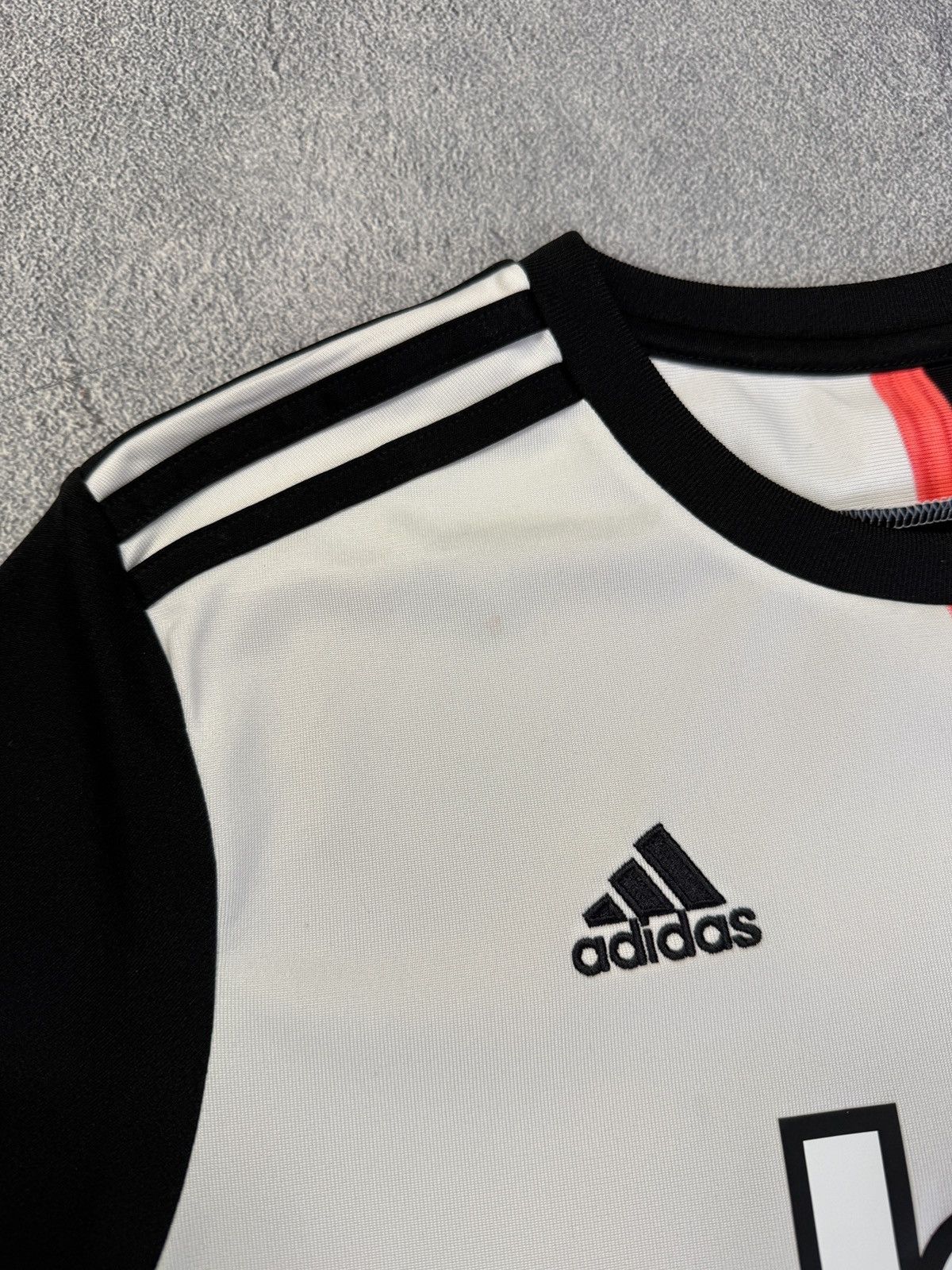 Adidas Y2k Juventus Adidas Jerseys Tee Jeep Soccer Football T-shirt Size US L / EU 52-54 / 3 - 9 Thumbnail