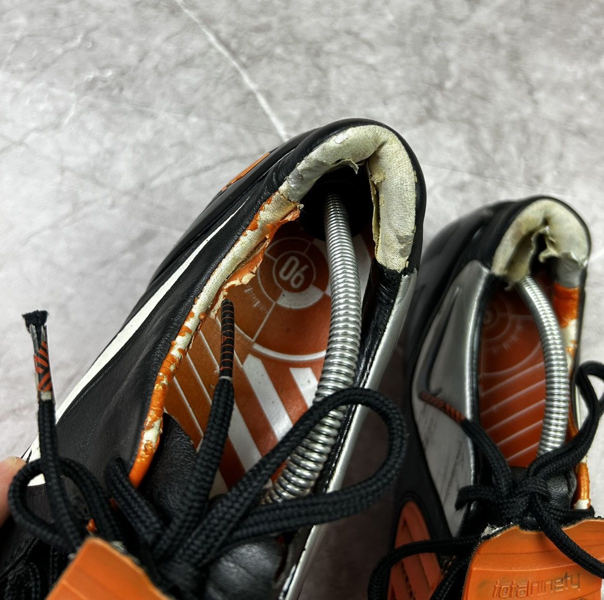 Nike × Vintage Nike Total 90 Football Boots - 2009 Edition, US 10 Size 44 Size US 11 / EU 44 - 9 Thumbnail