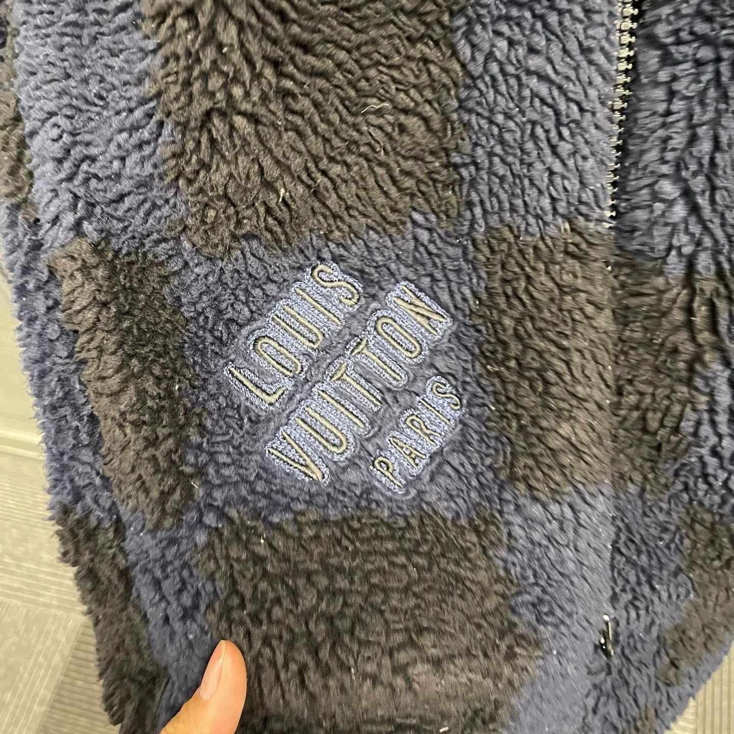 Louis Vuitton LV Damier Teddy Fleece Jacket L 99 Tagless #10612 Size US L / EU 52-54 / 3 - 5 Thumbnail