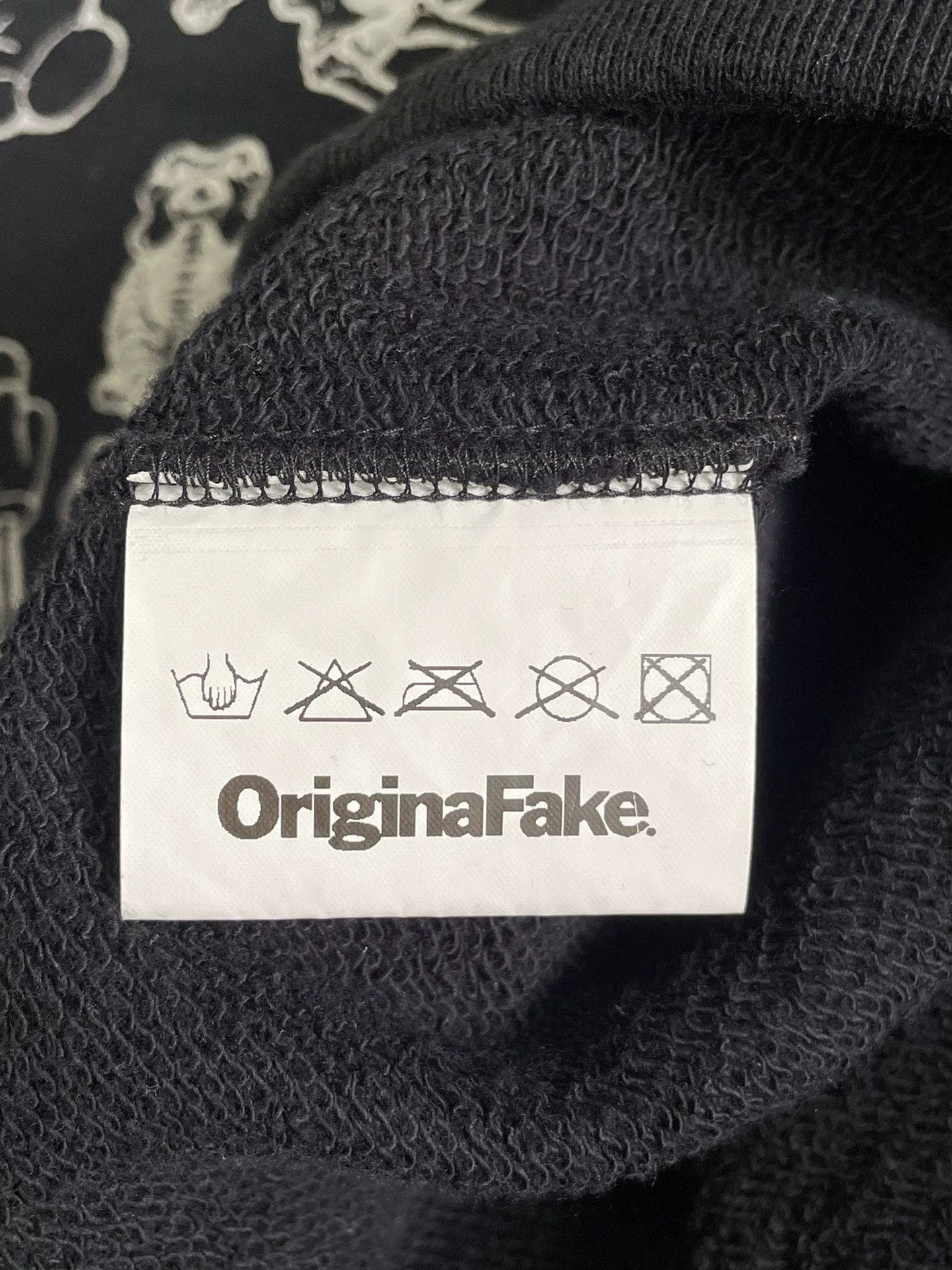 Original Fake OriginalFake KAWS Early Release Hoodie Full Print L Like New Size US L / EU 52-54 / 3 - 8 Thumbnail