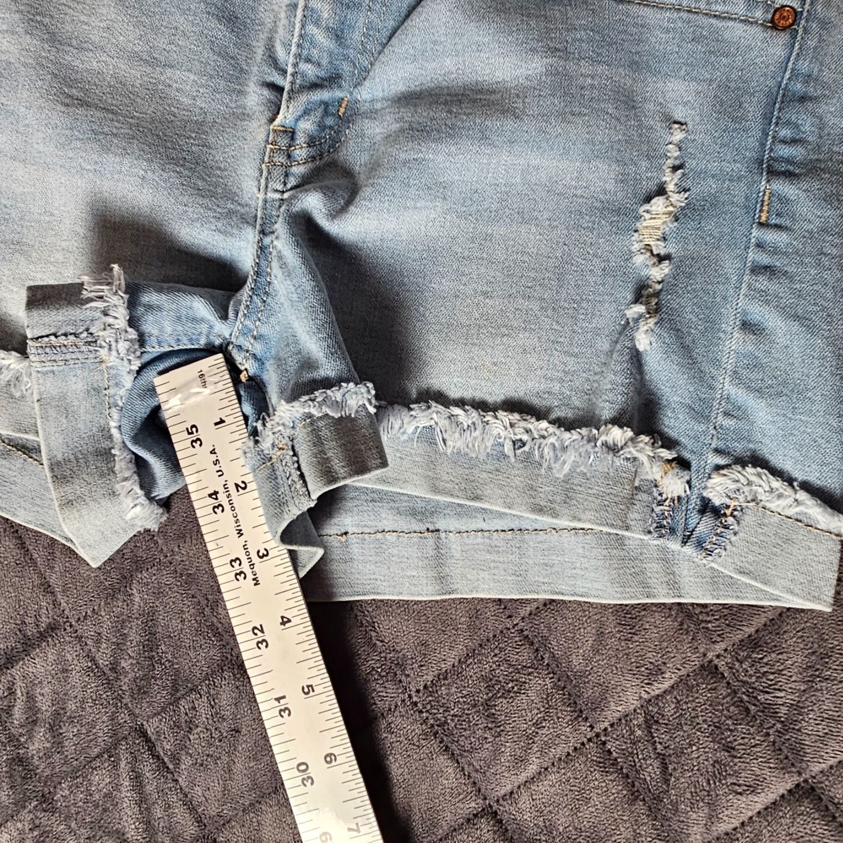 Vintage Celebrity Pink Shorts Womens 28 Blue Denim Mid Rise Casual Light Wash Cuffed 5-Pocket Design Summer Beach Walking Mens Womens Girls Size 28" / US 6 / IT 42 - 5 Thumbnail