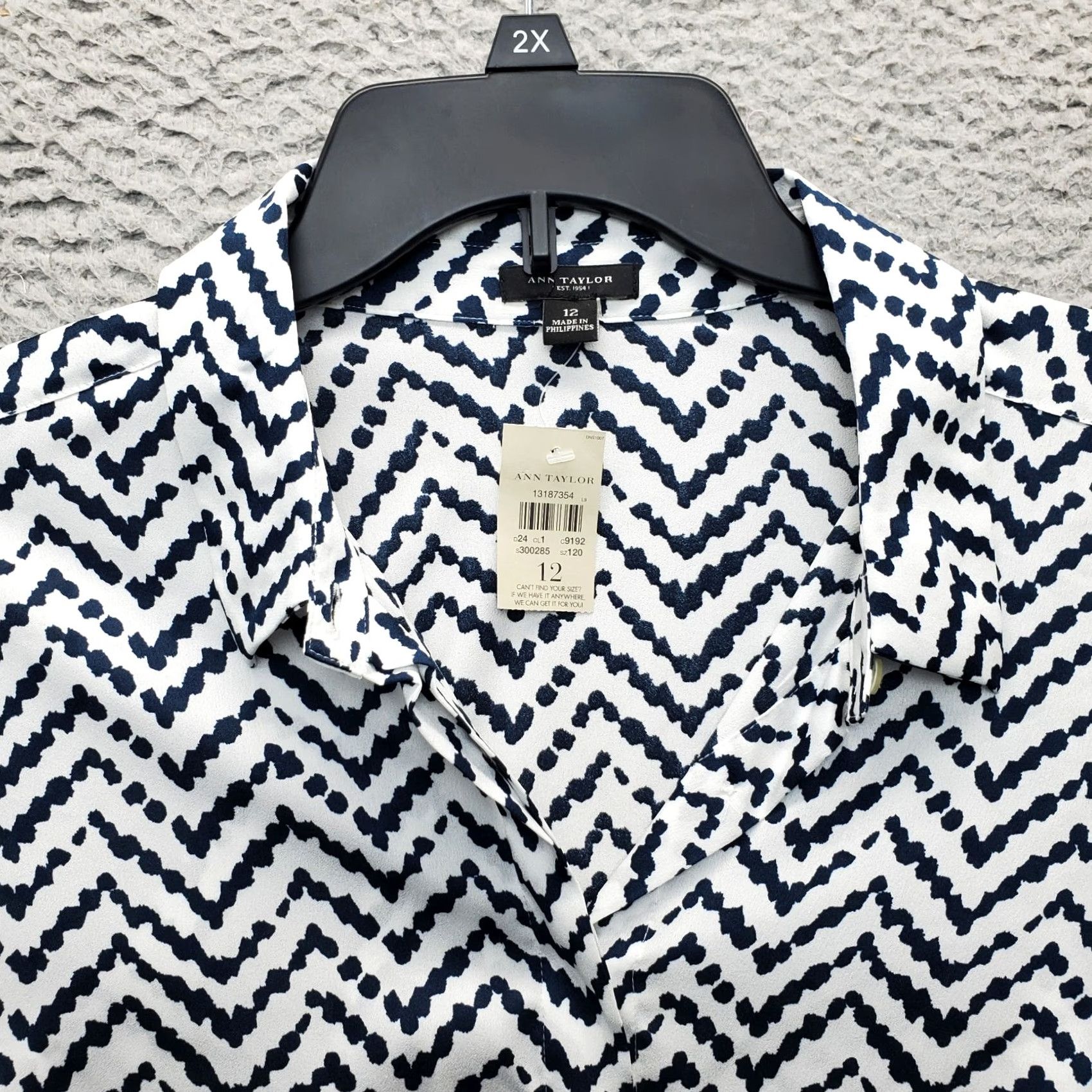 Ann Taylor Ann Taylor Shirt Womens 12 Multi Chevron Roll Tab Sleeve Button-Up Size XL / US 12-14 / IT 48-50 - 5 Thumbnail