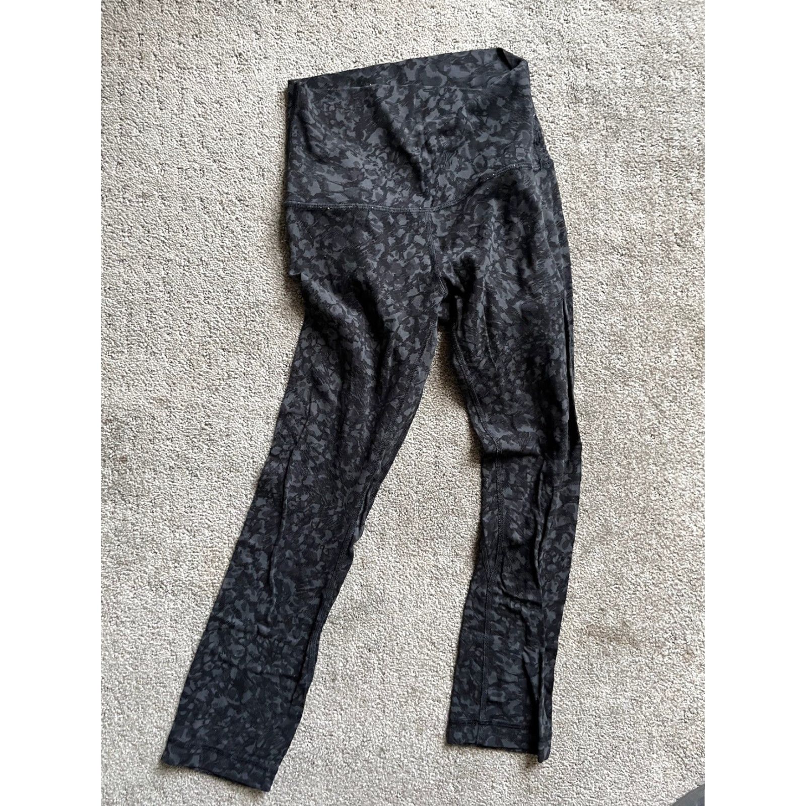 Lululemon VINTAGE Lululemon Women's Leggings Size 2 Activewear Gray Cropped High Rise Size 26" / US 2 / IT 38 - 3 Thumbnail