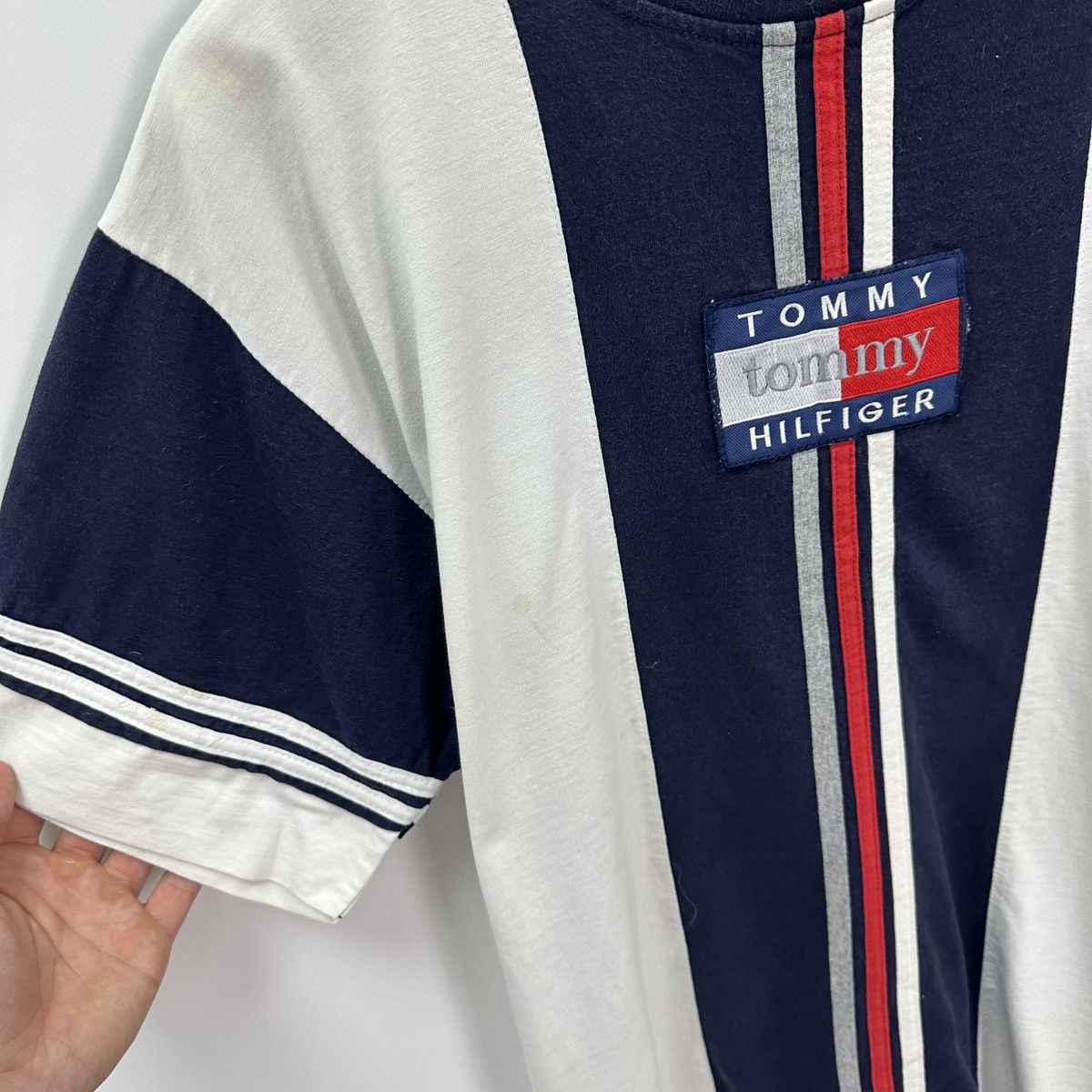Tommy Hilfiger Vintage 90s Tommy Hilfiger Embroidered logo tee y2k hype og Size US L / EU 52-54 / 3 - 6 Thumbnail