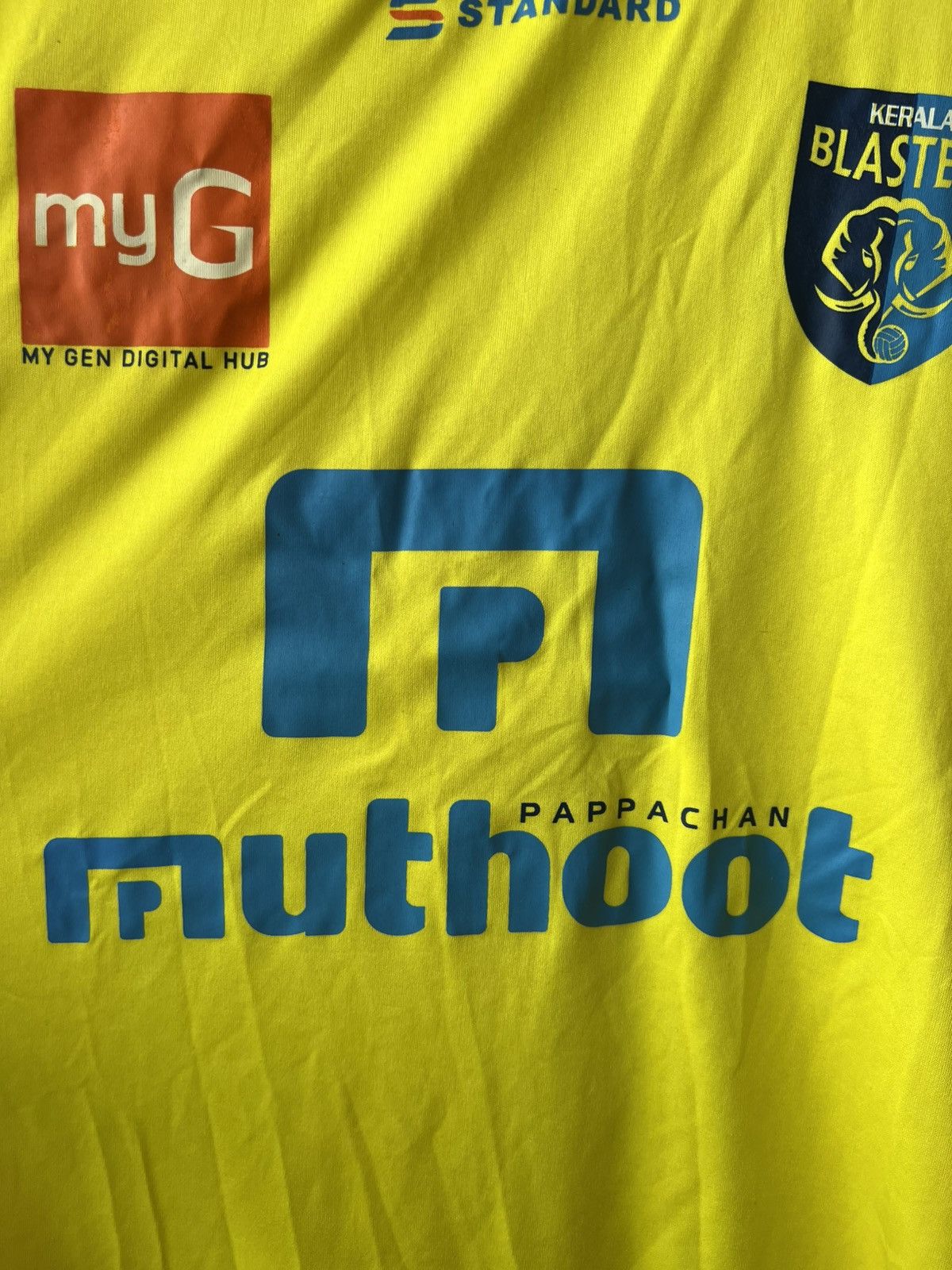 Vintage 2025/26 KERALA BLASTERS INDIA SOCCER JERSEY FOOTBALL SHIRT Size US XL / EU 56 / 4 - 4 Thumbnail