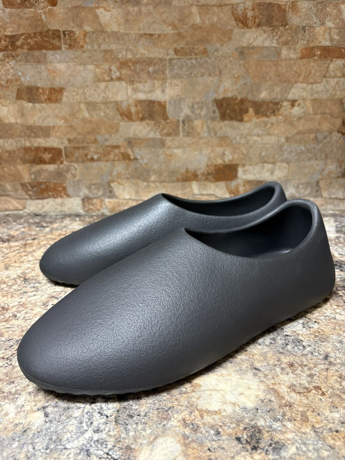Yeezy Yzy SL-01 Yeezy Slippers 2025 Men’s Size 12 Size US 12 / EU 45 - 1 Thumbnail