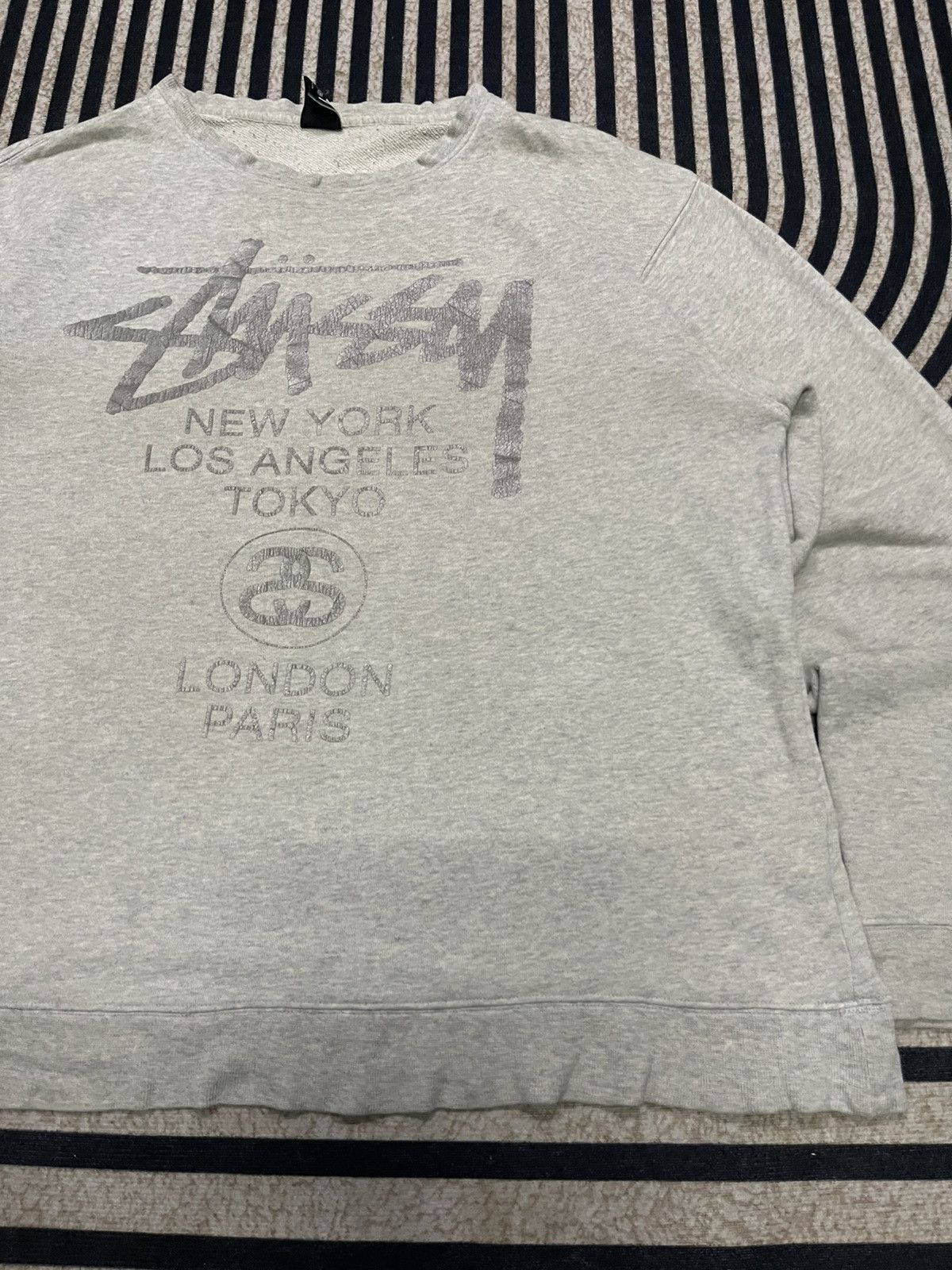 Stussy Y2K STUSSY WORLDTOUR SWEATSHIRT GOLDPRINT Size US XL / EU 56 / 4 - 5 Thumbnail