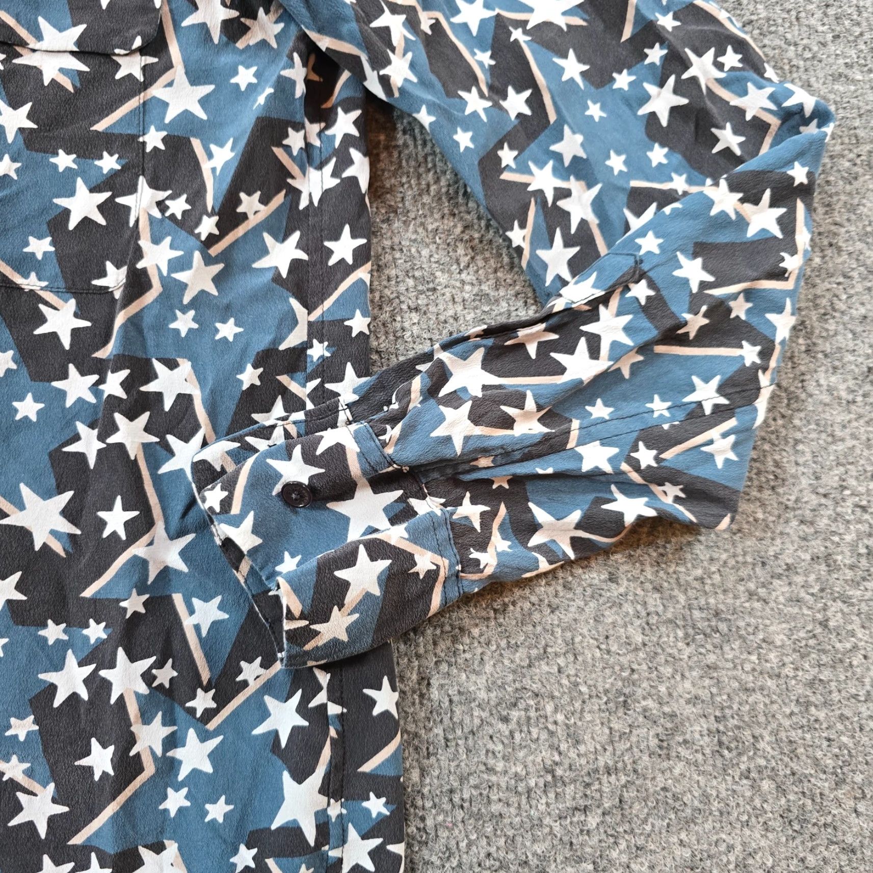Equipment VINTAGE Equipment Femme Top Blouse Womens XS Blue Silk Stars Button Casual Career Size XS / US 0-2 / IT 36-38 - 3 Thumbnail