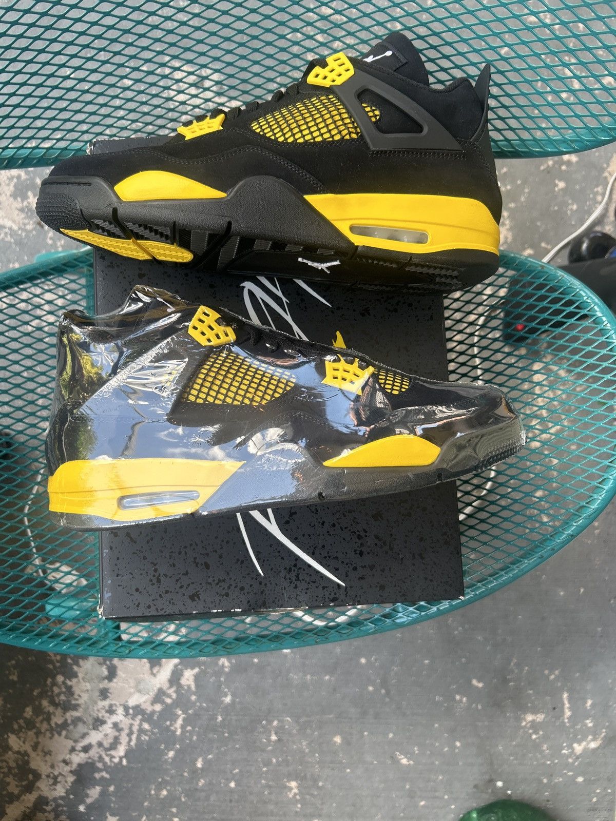 Jordan Brand Retro 4 thunders Size US 13 / EU 46 - 2 Thumbnail