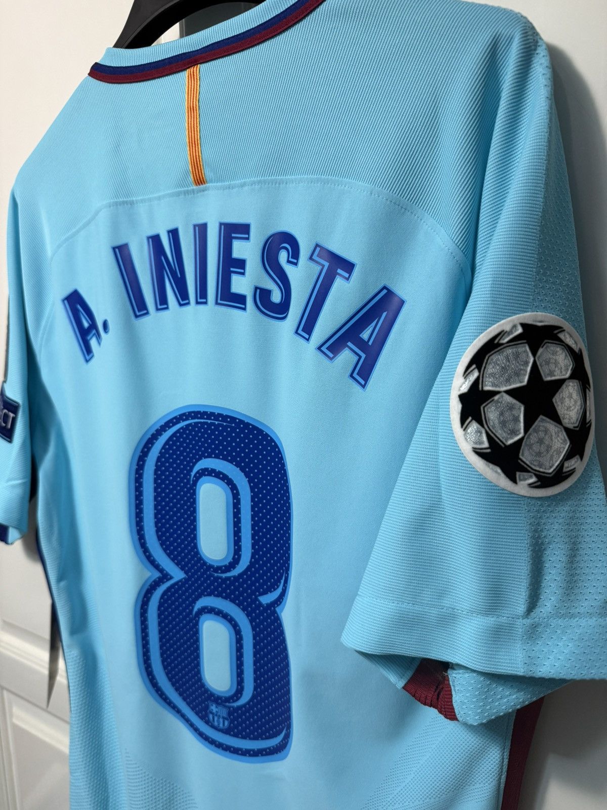 Nike Player issue 17/18 Barça Away — Andrés Iniesta #8 BNWT Size US M / EU 48-50 / 2 - 15 Thumbnail