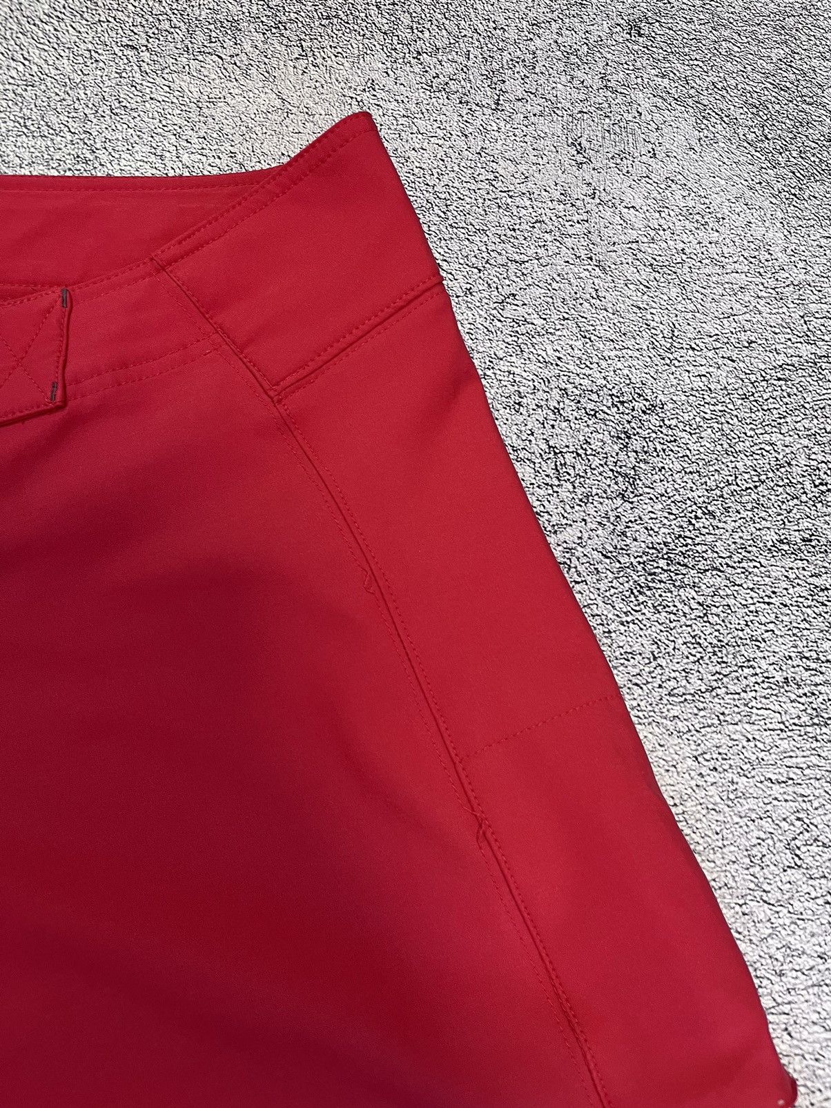 Oakley Oakley Vintage Board Shorts Red Size 33 Surf Zip Pocket Logo Size US 33 - 21 Thumbnail