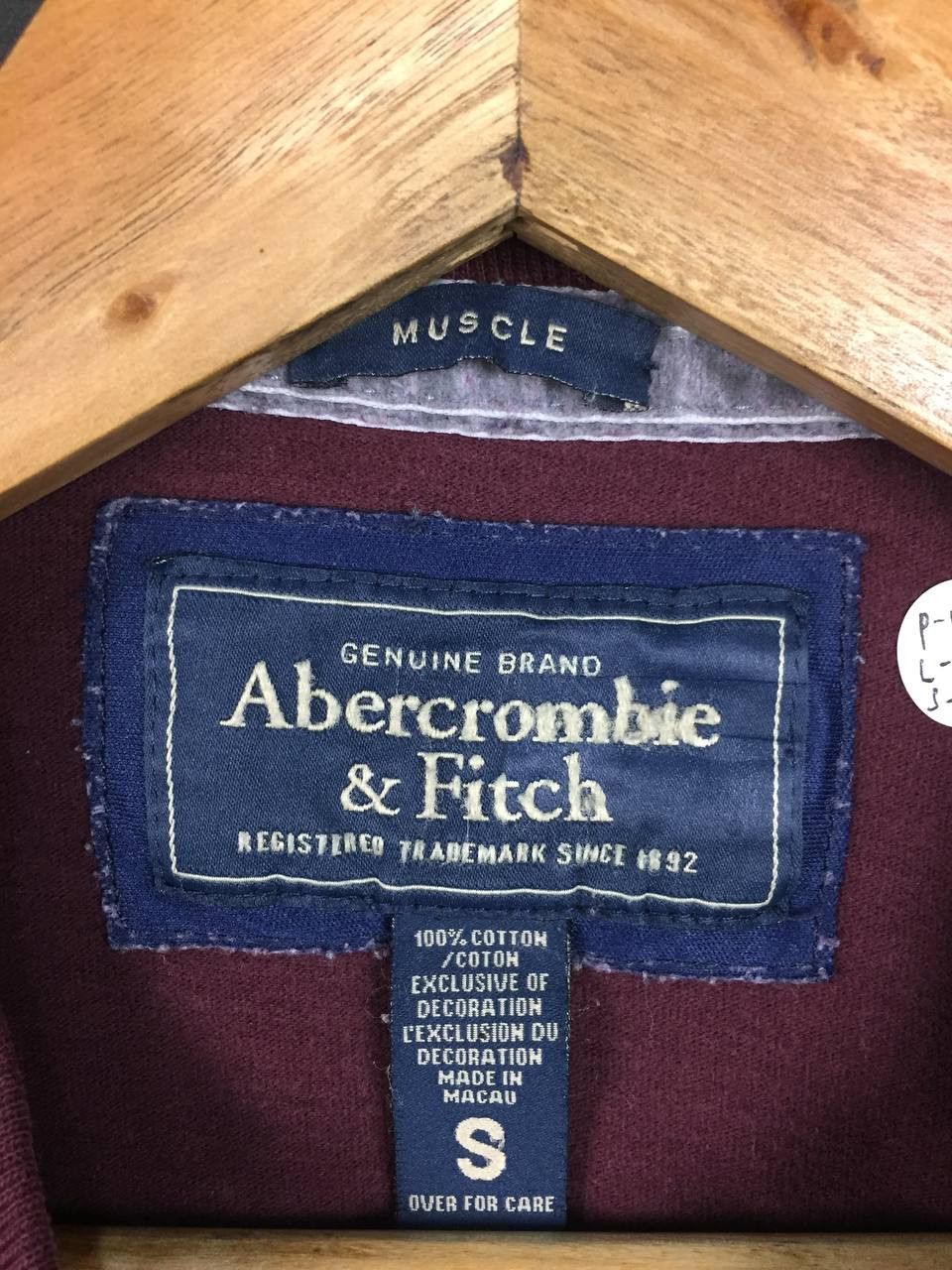 Abercrombie & Fitch Abercrombie & Fitch Spellout Logo Muscle Fit Long Sleeve Tee Size US S / EU 44-46 / 1 - 7 Thumbnail