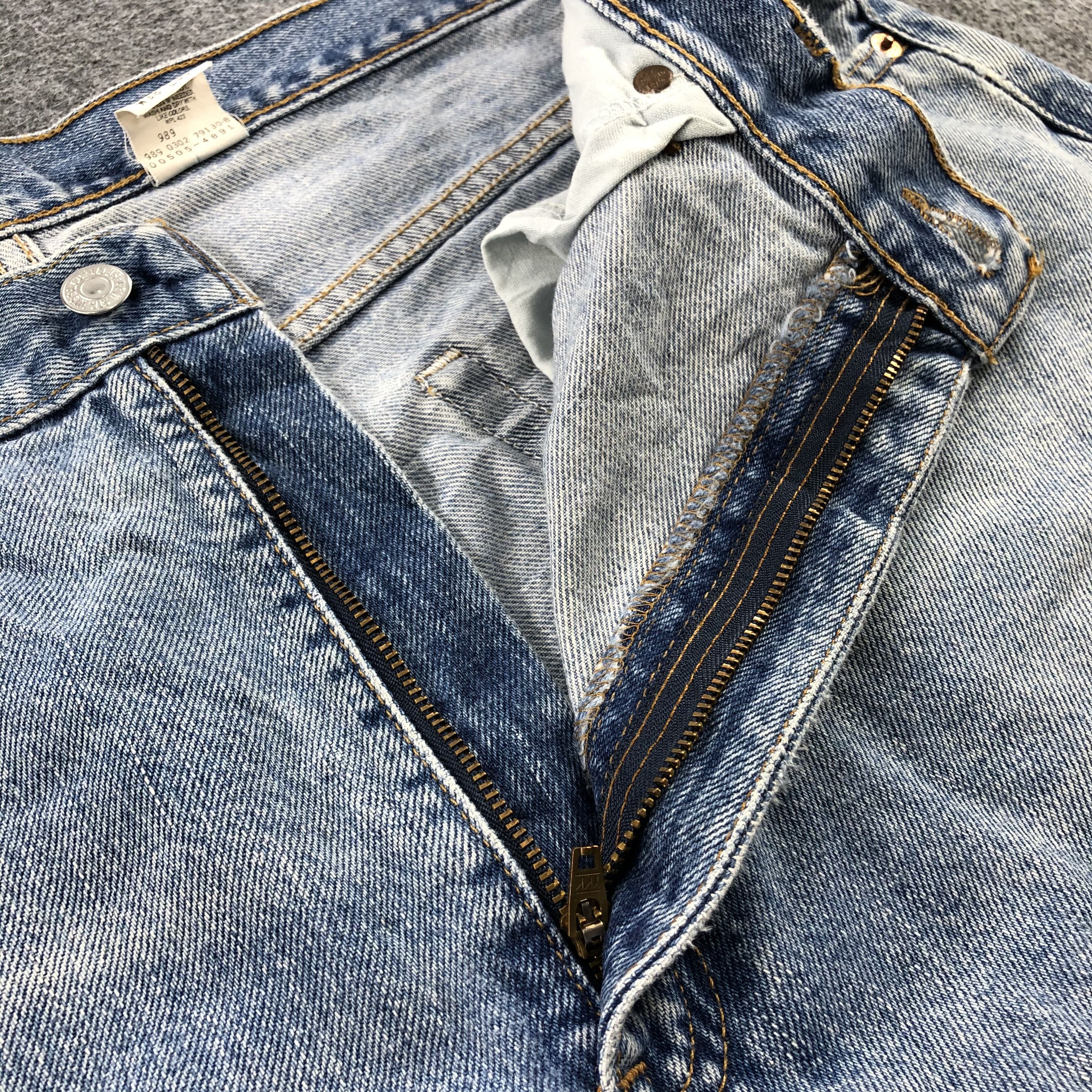 Levi's × Vintage Vintage 90s Light Wash Levis 505 Jeans-JM1874 Size US 38 / EU 54 - 8 Thumbnail