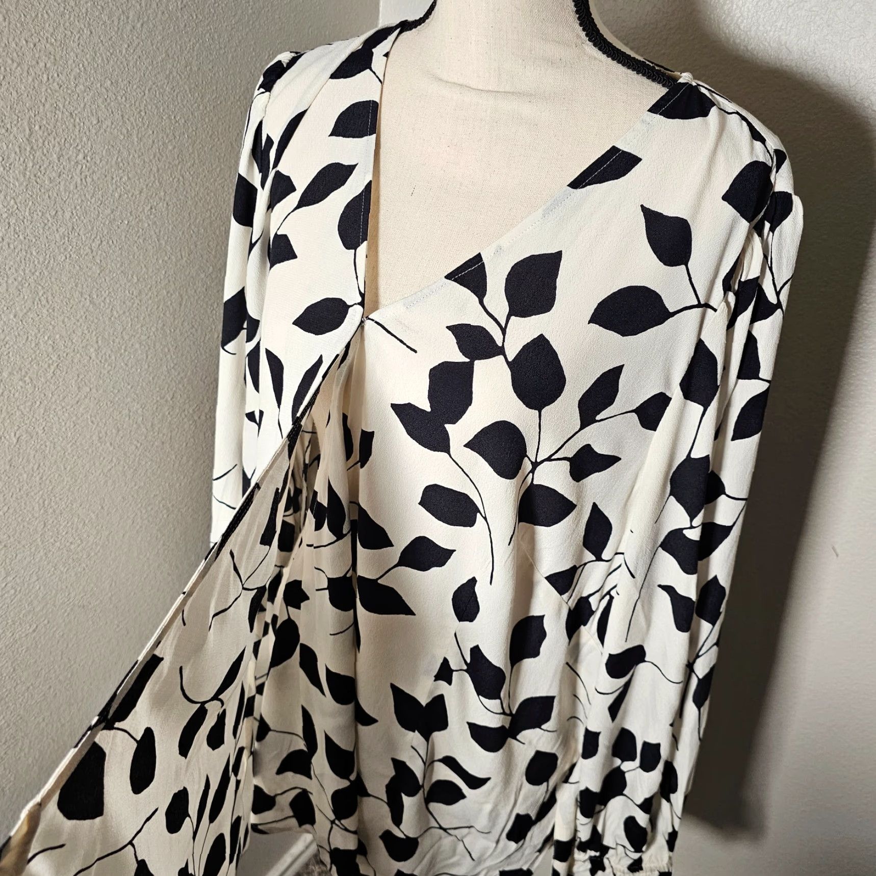 Talbots Talbots Blouse Shirt Plus 2X White Black V-Neck Button Ruffle Lightweight Long Sleeve Capable 100% Cotton Womens Modern Basic Size XXL / US 16-18 / IT 52-54 - 6 Thumbnail
