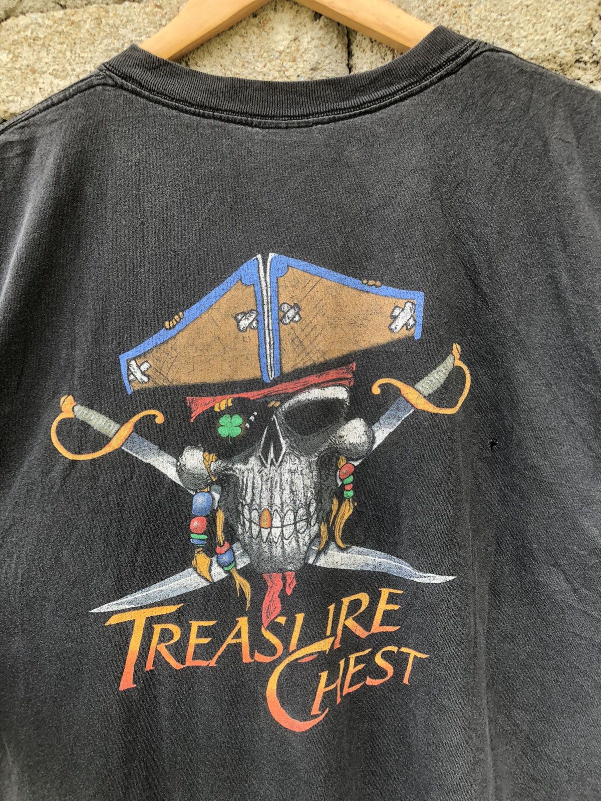 Vintage Vintage Sunfaded Edgewater Casino Treasure Chest Tshirt Size US XL / EU 56 / 4 - 4 Thumbnail