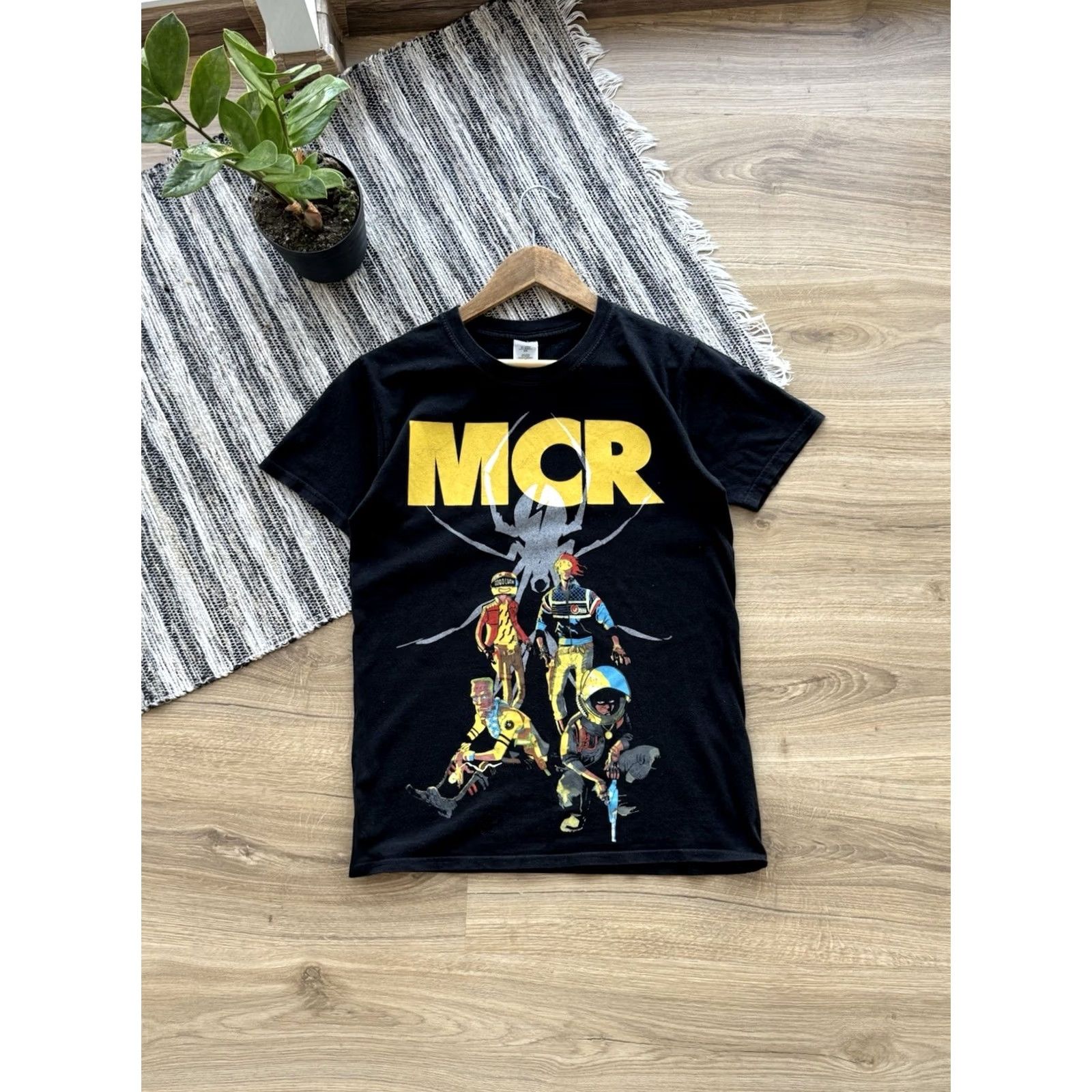 Gildan VINTAGE My Chemical Romance MCR Band Tee Shirt Music Graphic Punk Rock Emo Size S Men Size US S / EU 44-46 / 1 - 3 Thumbnail