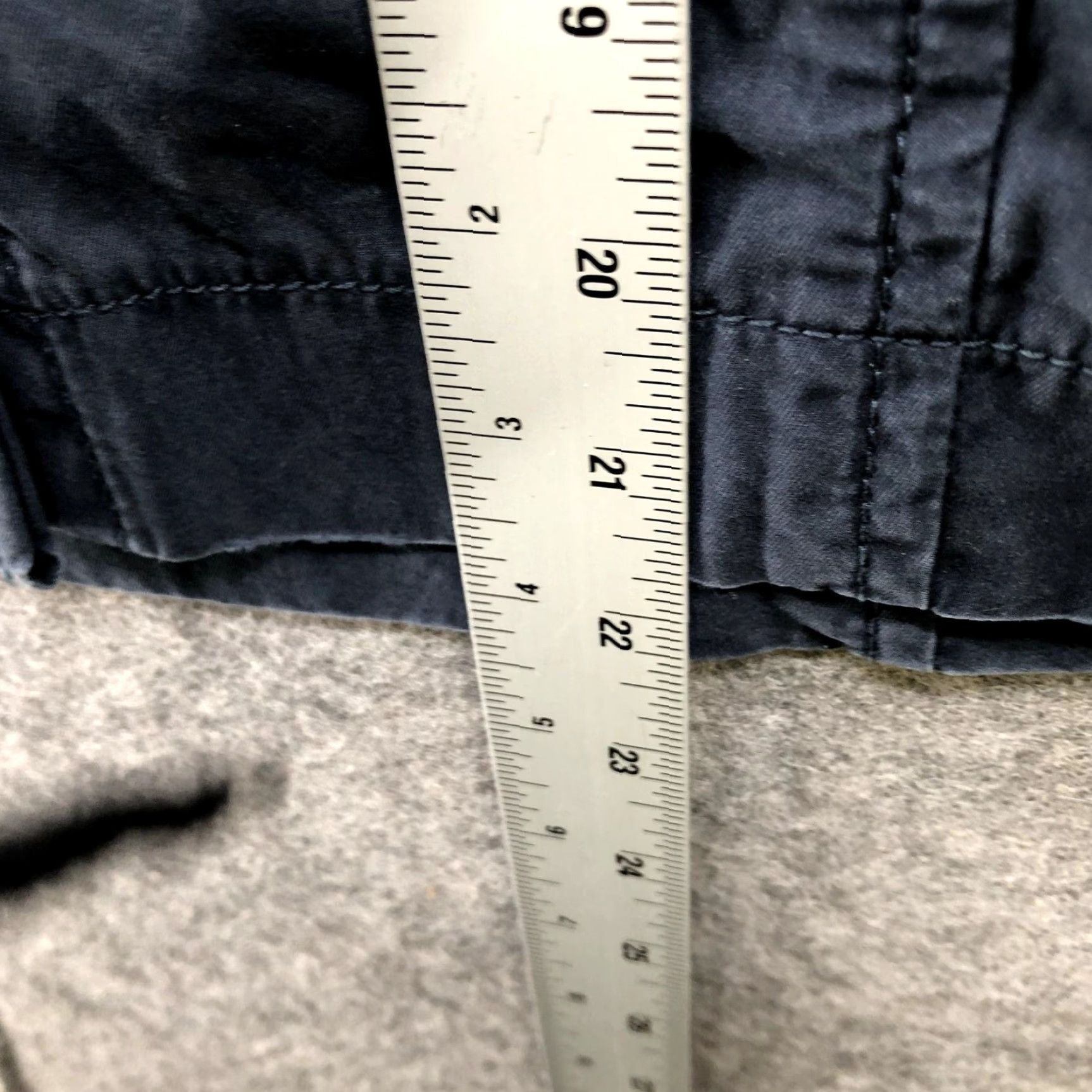 Banana Republic VINTAGE Banana Republic Skirt Button Front Navy Blue 4 Knee Length Cotton Twill Woman's Straight & Pencil Size 27" / US 4 / IT 40 - 6 Thumbnail