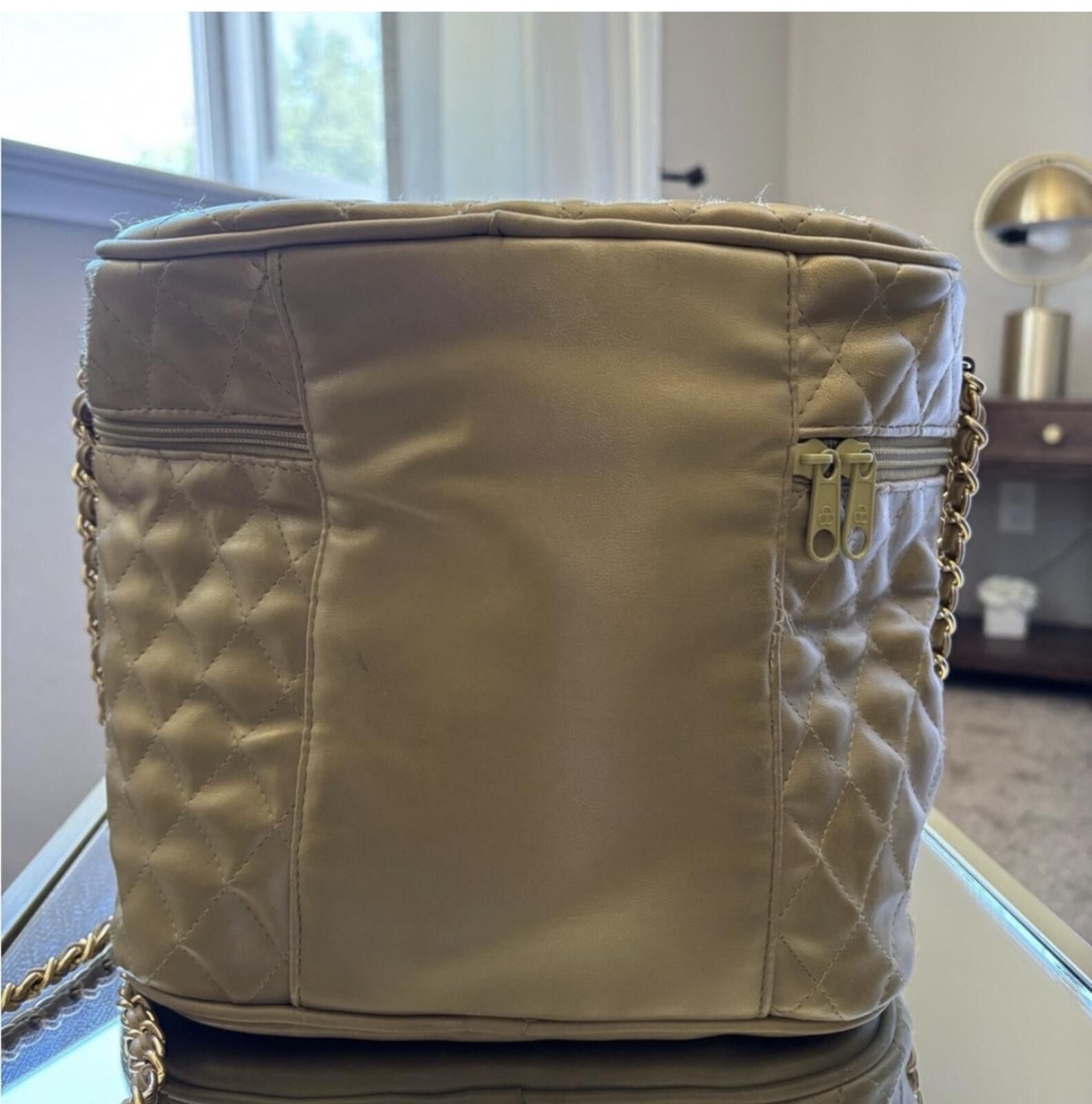 Other ( Boutique) Elegant Quilted Chain Shoulder makeup Bag Size ONE SIZE - 5 Thumbnail