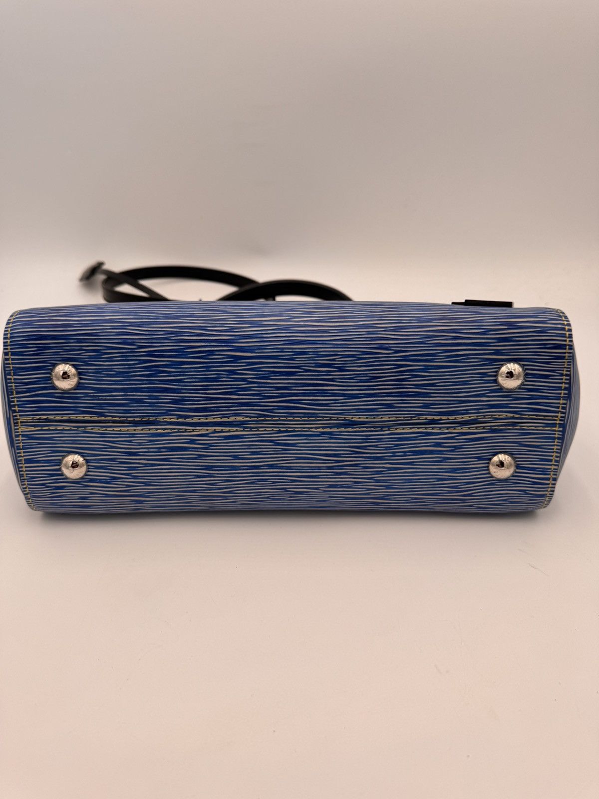 Louis Vuitton Louis Vuitton Epi Leather Cluny Size ONE SIZE - 7 Thumbnail