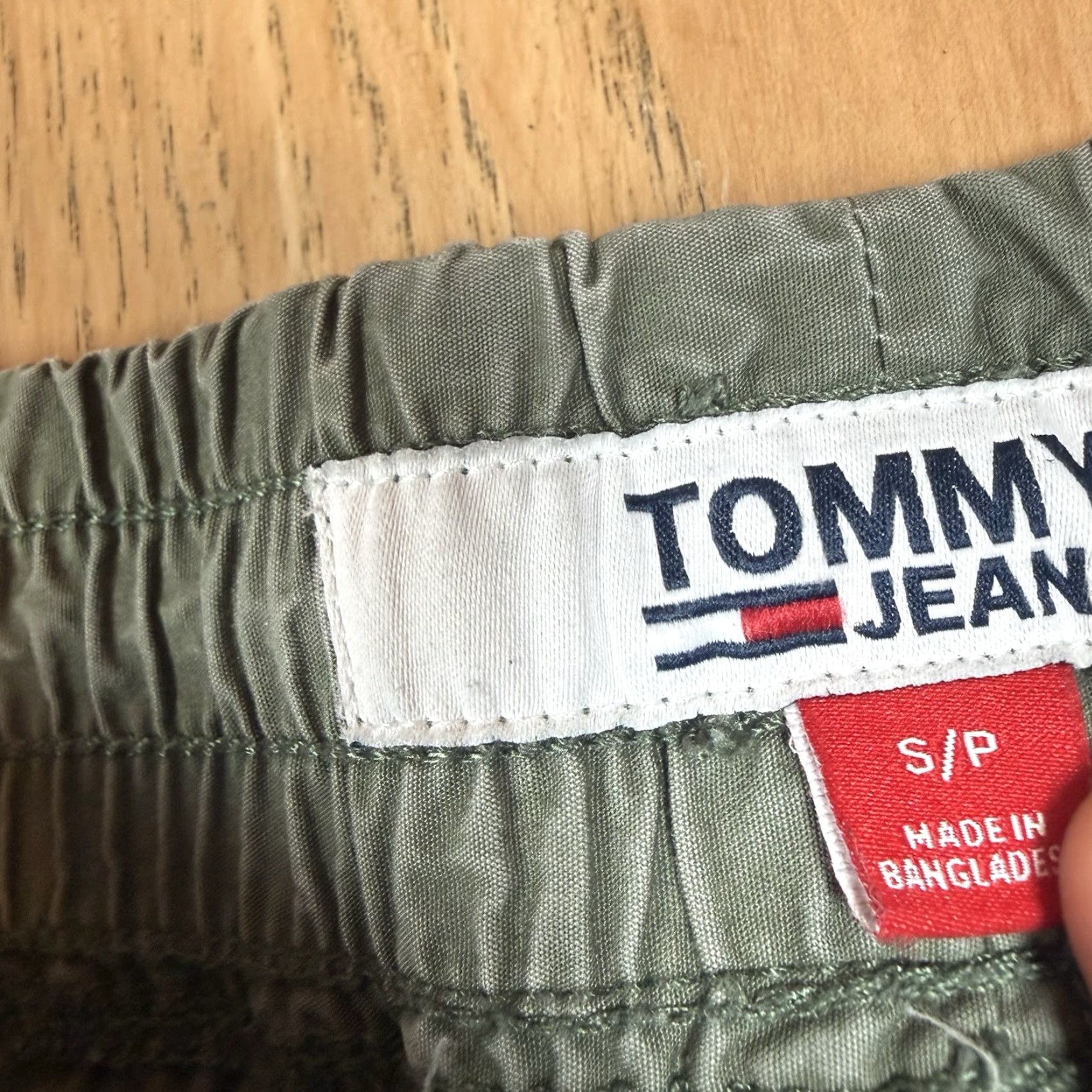 Tommy Hilfiger VINTAGE Tommy Hilfiger Cargo Pants Jogger Mens Small Green 28x27 Inseam 27 Lightweight Paratrooper S Pants Mens Green Size US 29 - 7 Thumbnail