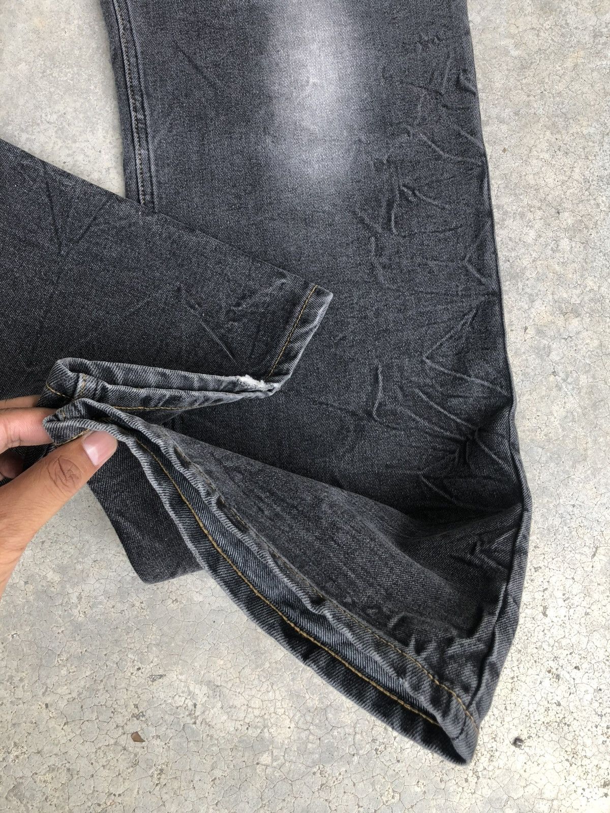 Karakuri Tamashii Karakuri Tamashii Embroidered Jeans Distressed Multipocket Size US 37 - 13 Thumbnail
