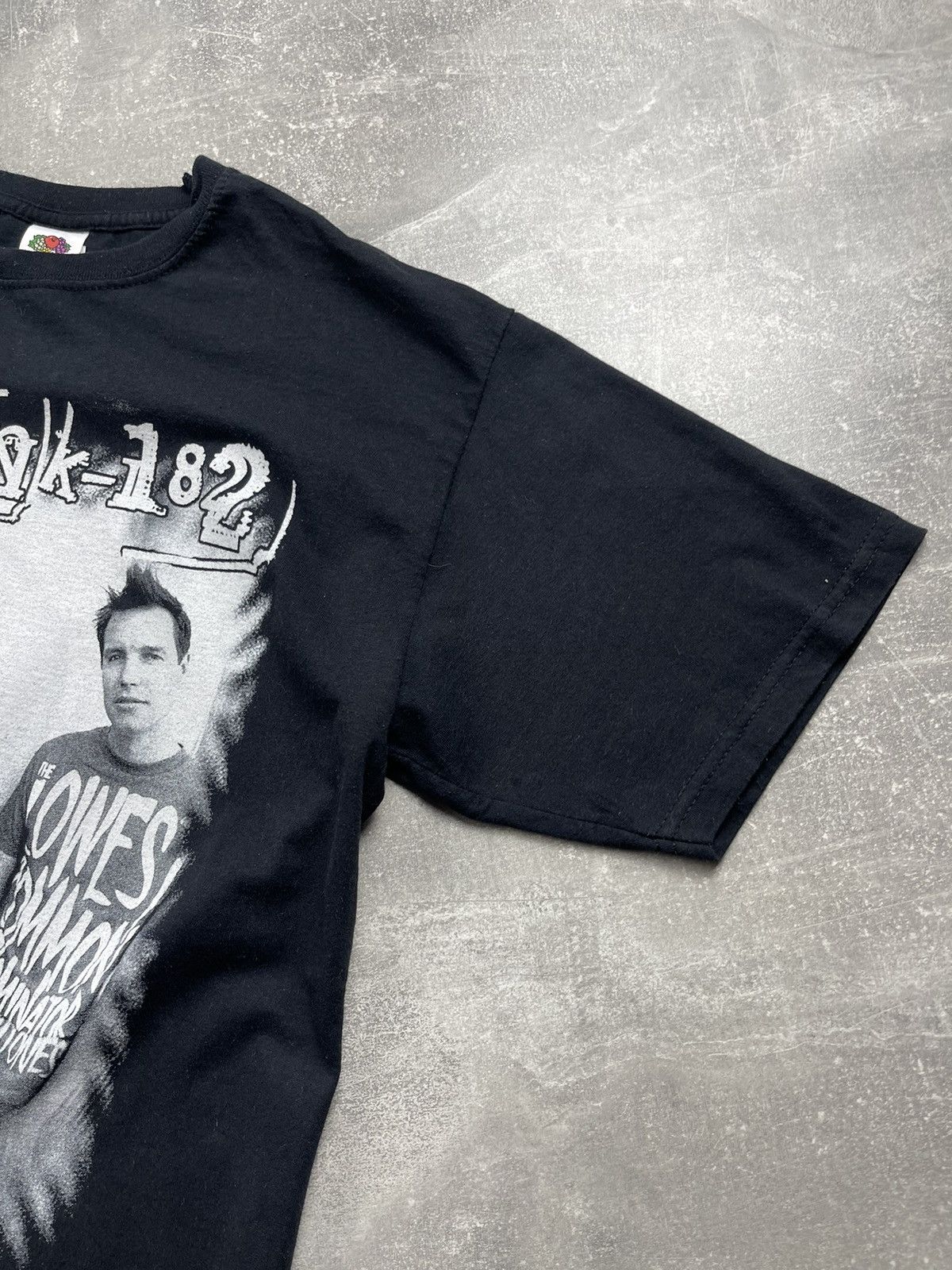 Band Tees Blink 182 Vintage Style Black Band Graphic T Shirt Size US M / EU 48-50 / 2 - 5 Thumbnail