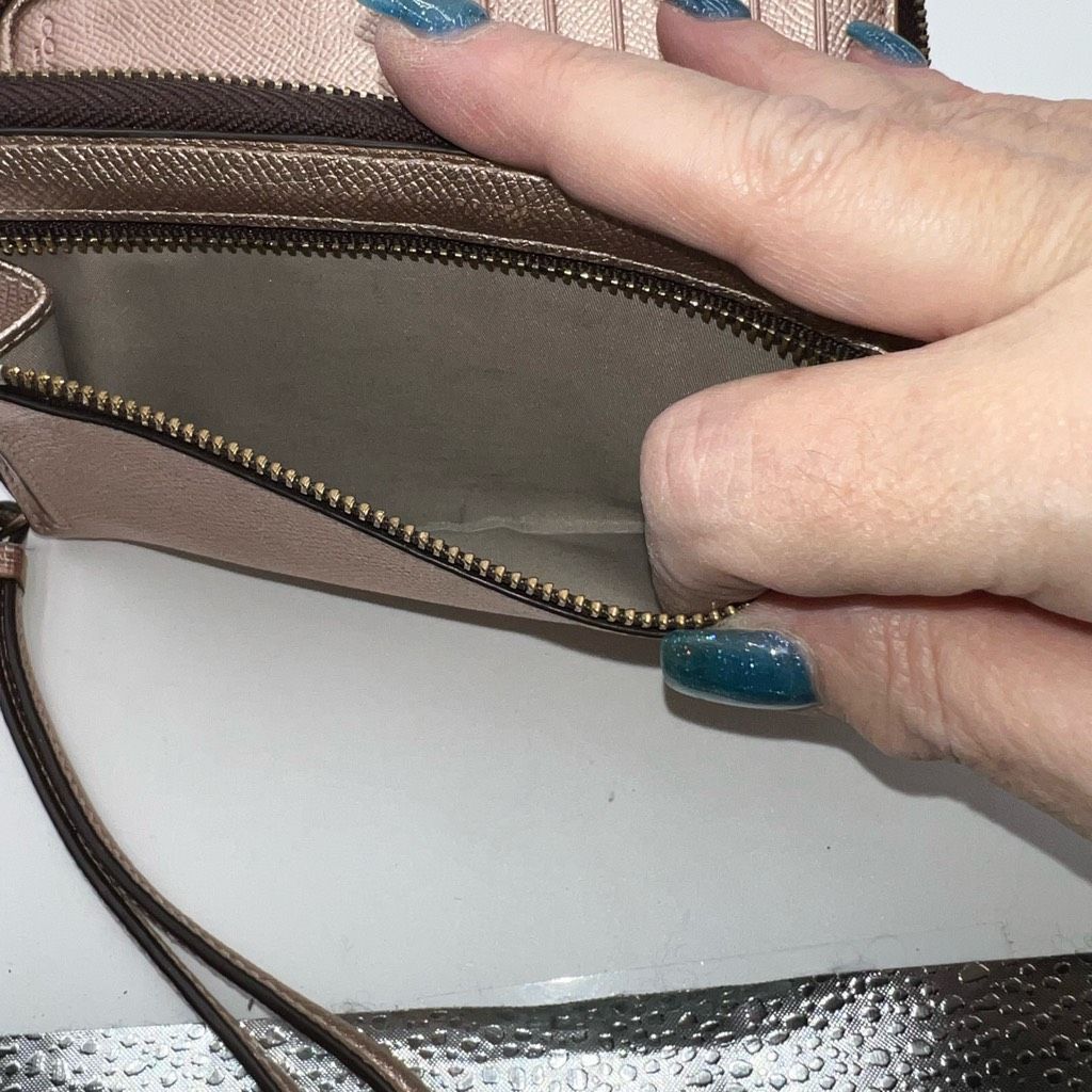Coach Coach Women's Metallic Universal Wallet with Phone Pocket in Rose Gold Pebble Leather. Size ONE SIZE - 7 Thumbnail