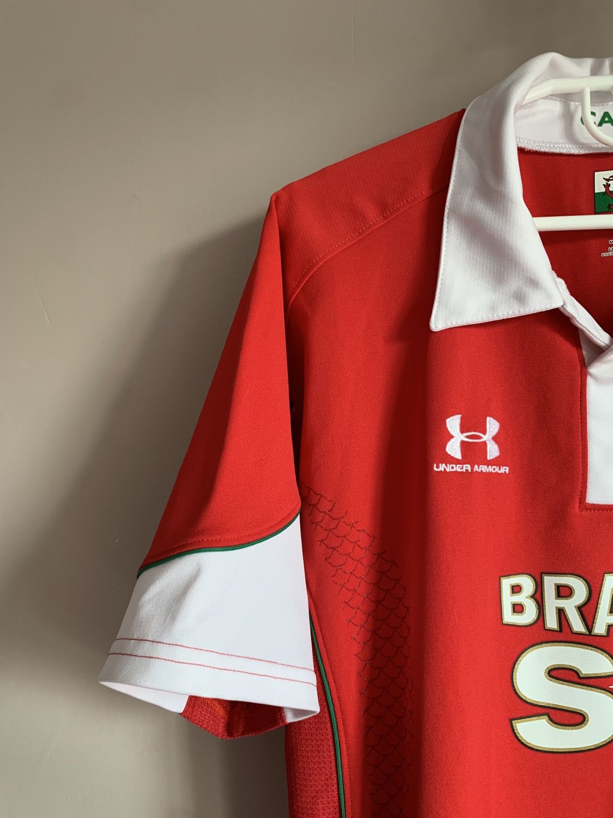 Under Armour Wales Home Rugby Union Shirt Under Armour Size M Size US M / EU 48-50 / 2 - 4 Thumbnail