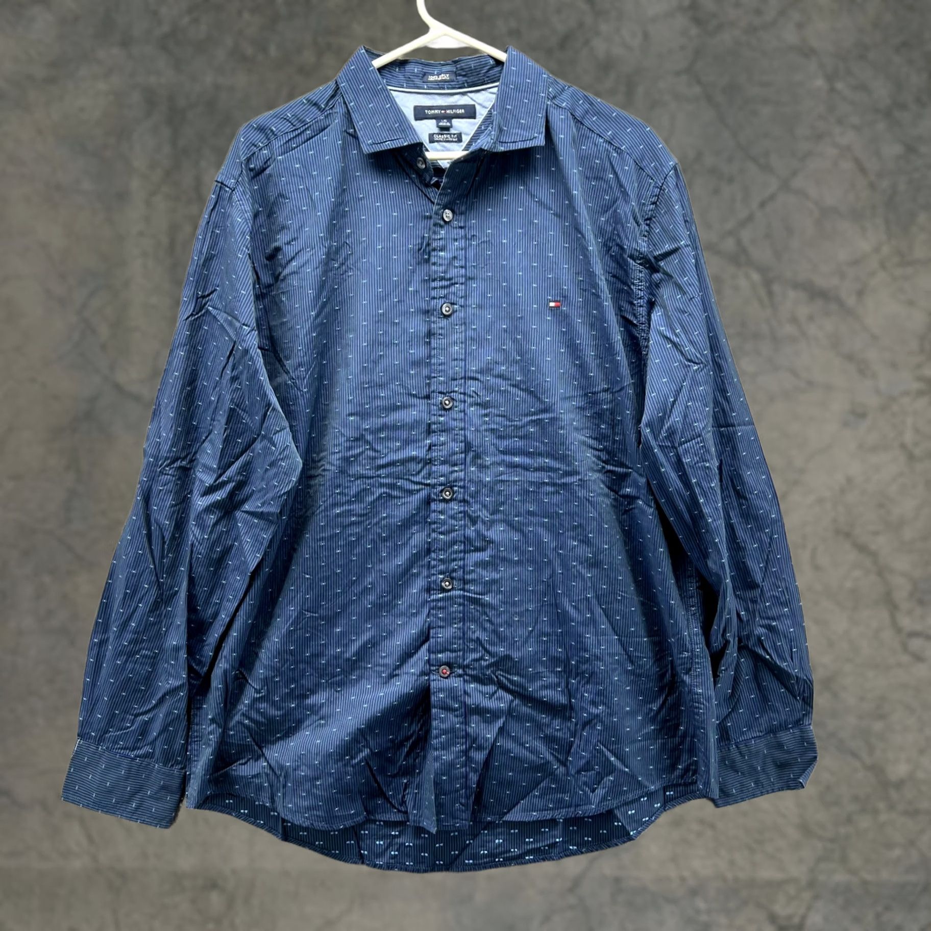 Tommy Hilfiger VINTAGE Tommy Hilfiger Shirt Men Large Blue Casual Button-Down 2Ply Classic Dots 46 in Chest LS 2Ply Polka Dot Button-Up Collared Regular Mens Size US L / EU 52-54 / 3 - 1 Thumbnail