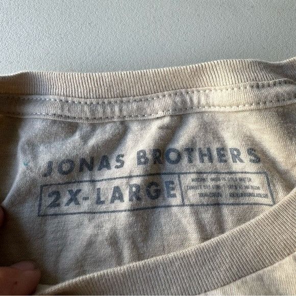 Band Tees NEW JONAS BROTHERS NEW YORK STADIUM CREAM T-SHIRT SZ 2XL XXL Size US XXL / EU 58 / 5 - 4 Thumbnail
