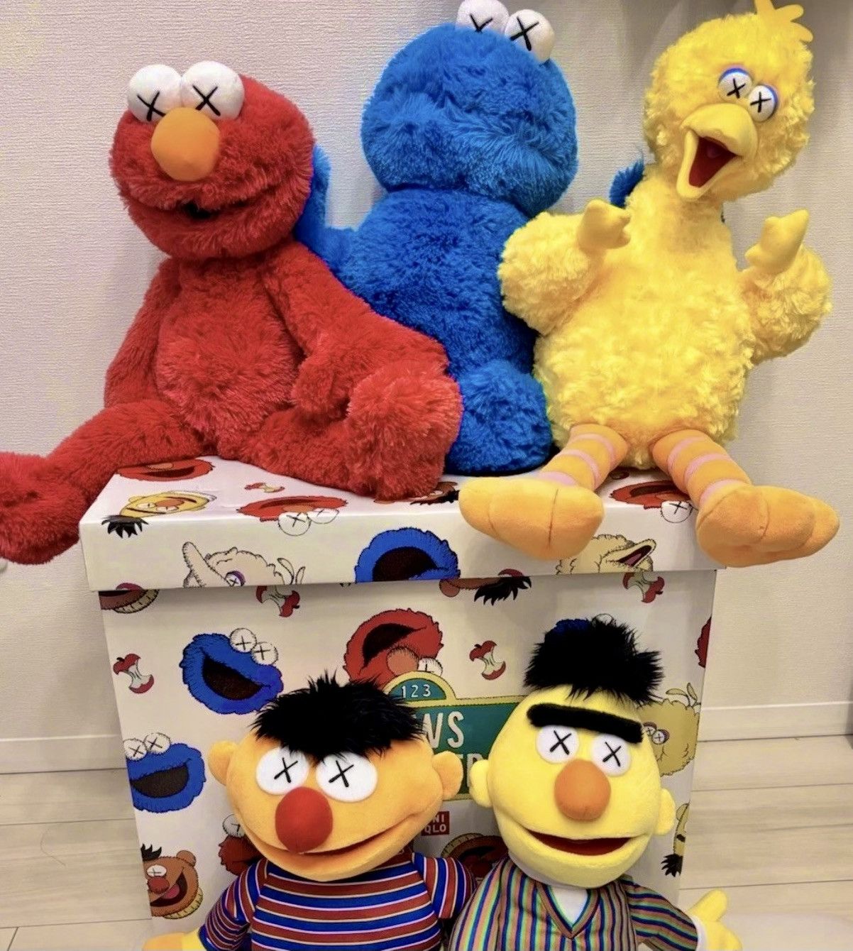 Kaws Kaws Sesame Street Uniqlo Complete Box Set Size ONE SIZE - 2 Thumbnail