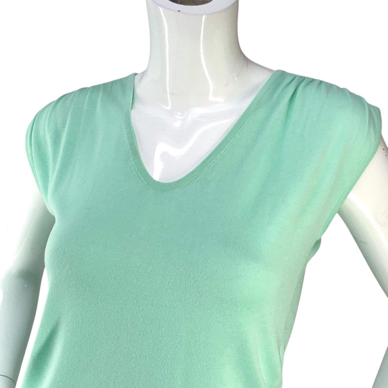 Lilly Pulitzer Lilly Pulitzer Size XS T Shirt Top Tie Back V Neck TINY FLAW Size XS / US 0-2 / IT 36-38 - 2 Thumbnail