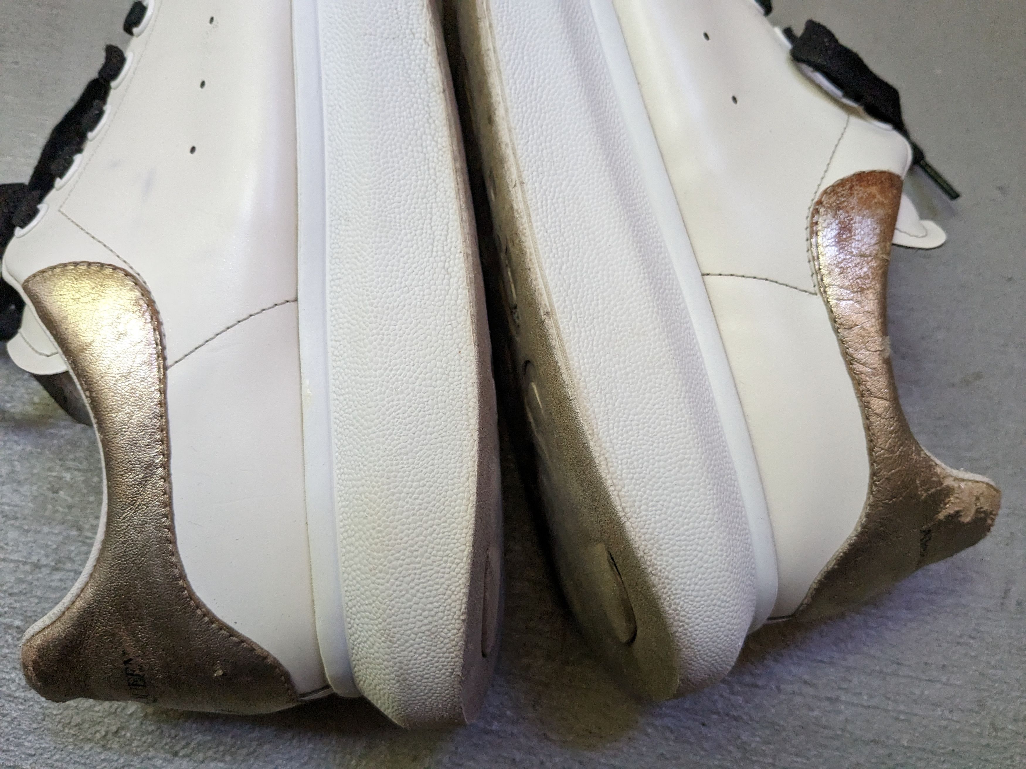 Alexander McQueen Alexander McQueen Larry Oversized Sneakers 9 42 White Gold Size US 9 / EU 42 - 7 Thumbnail