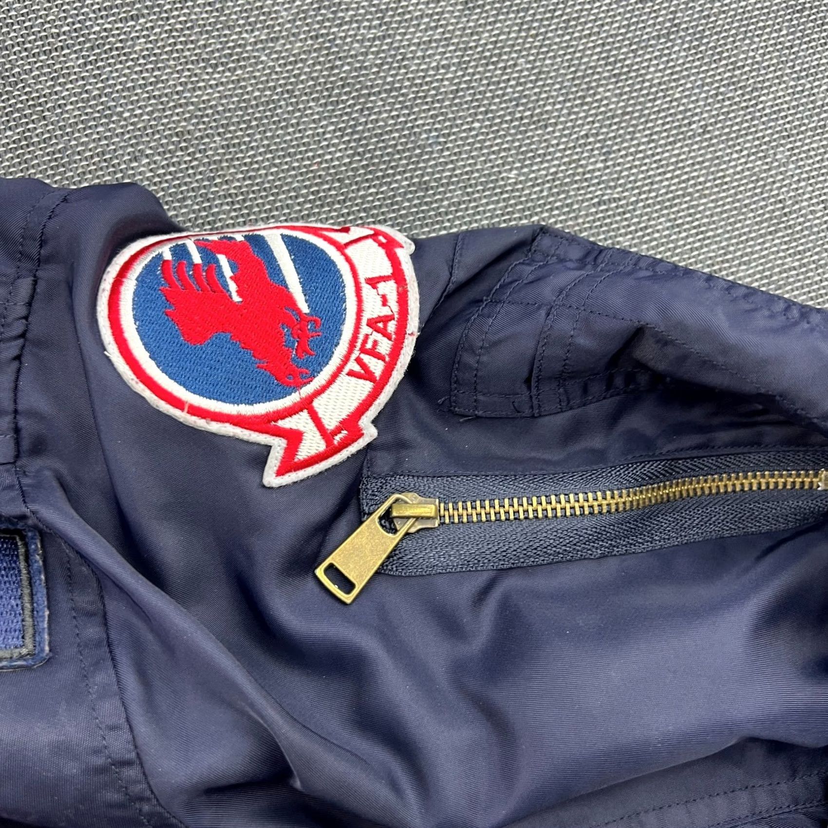 Avirex Avirex Top Gun Maverick Jacket Mens Medium MA-1 Bomber Flight Patch Navy Blue Track Jacket Full Zip Casual Vintage: No Mens Size US M / EU 48-50 / 2 - 7 Thumbnail