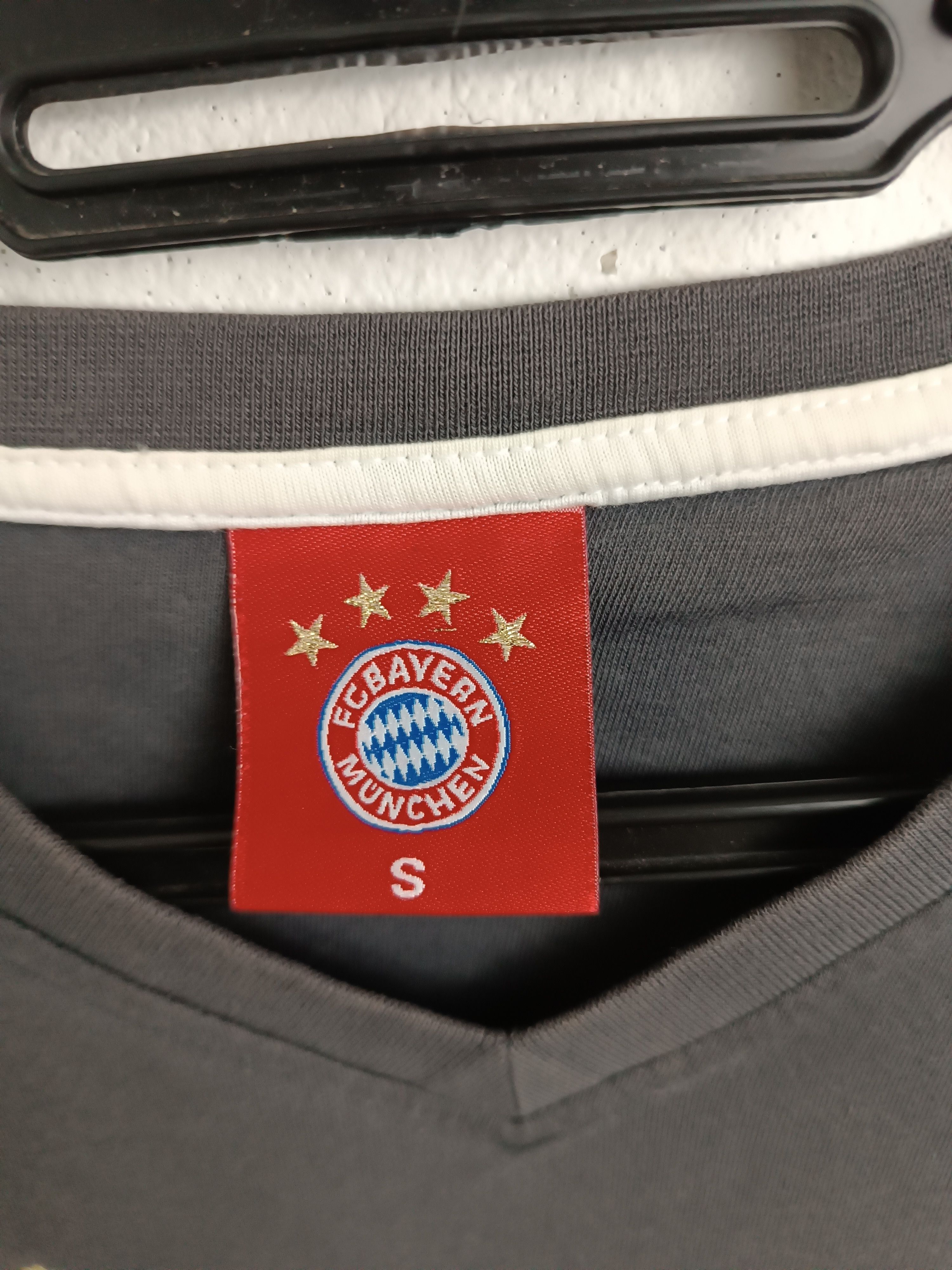 Vintage VINTAGE BAYERN MUNICH FCB FIFA SOCCER EPL VERY RARE Size US S / EU 44-46 / 1 - 9 Thumbnail
