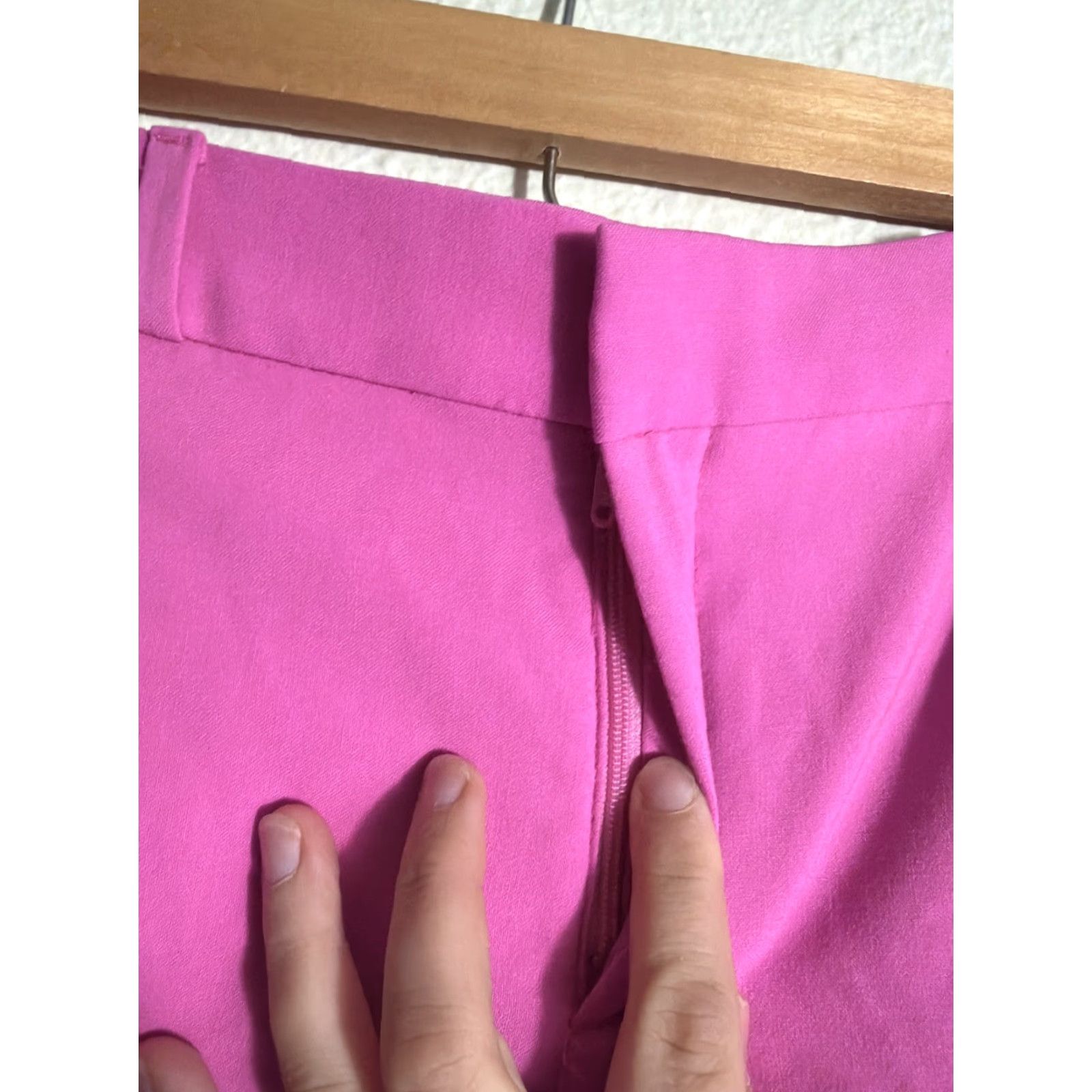 Banana Republic **Banana Republic Womens Pink Pleated Straight Leg Size 6 Pants** User: **Banana Republic Women's Size 6 Pink Pleated Straight Leg Pants** Size 28" / US 6 / IT 42 - 6 Thumbnail