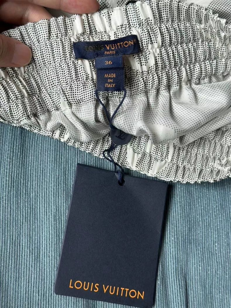 Louis Vuitton Louis Vuitton Silk full print shorts 2501-Nextarrow Size US 36 / EU 52 - 4 Thumbnail